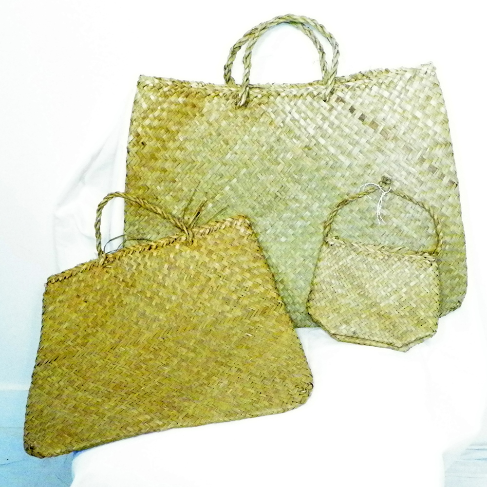 Acheter Lot de 3 Sacs à Main Femme Beige. Bon état - 10,00 € Lot de 3 Sacs à Main Femme Beige. Bon état reconditionné disponible sur Label Emmaüs