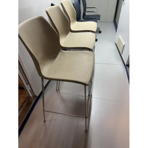 Lot de 3 tabourets de bar eco-cuir sable, acier inoxydable Bon état reconditionné disponible sur Rakuten