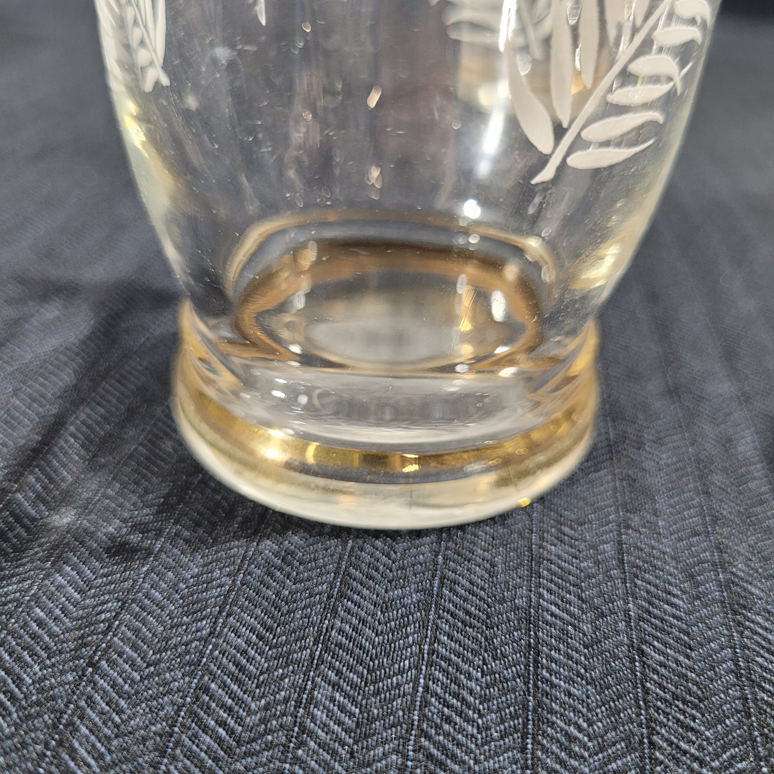 Voir photo 5 de Lot de 3 verres à liqueur vintage – Décor Fougères & Pied Doré Lot de 3 verres à liqueur vintage – Décor Fougères & Pied Doré Très bon état reconditionné photo 5