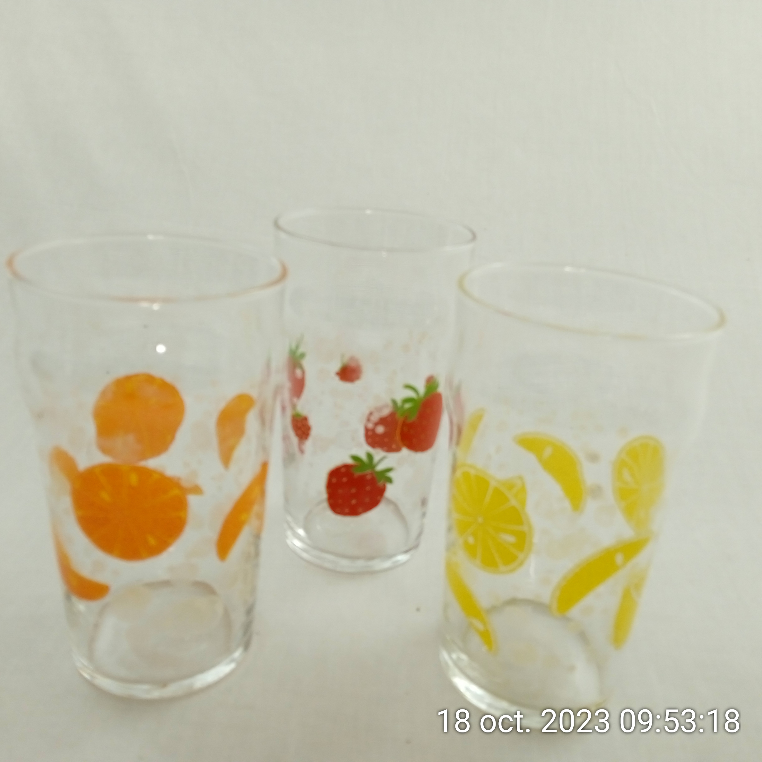 Voir photo 4 de Lot de 3 verres à Orangeade Fraise Orange Citron Arcoroc France Lot de 3 verres à Orangeade Fraise Orange Citron Arcoroc France Très bon état reconditionné photo 4
