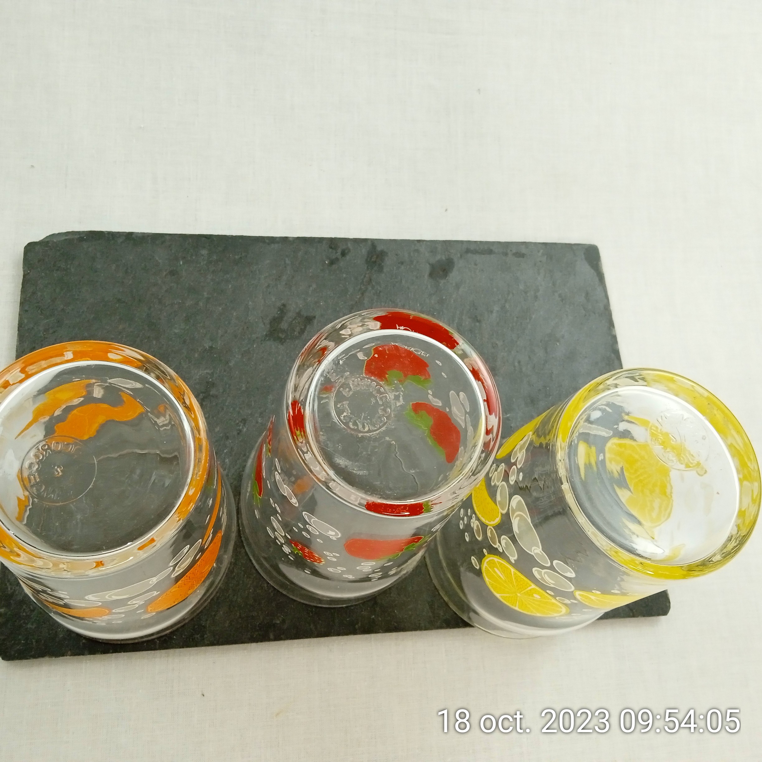 Voir photo 6 de Lot de 3 verres à Orangeade Fraise Orange Citron Arcoroc France Lot de 3 verres à Orangeade Fraise Orange Citron Arcoroc France Très bon état reconditionné photo 6