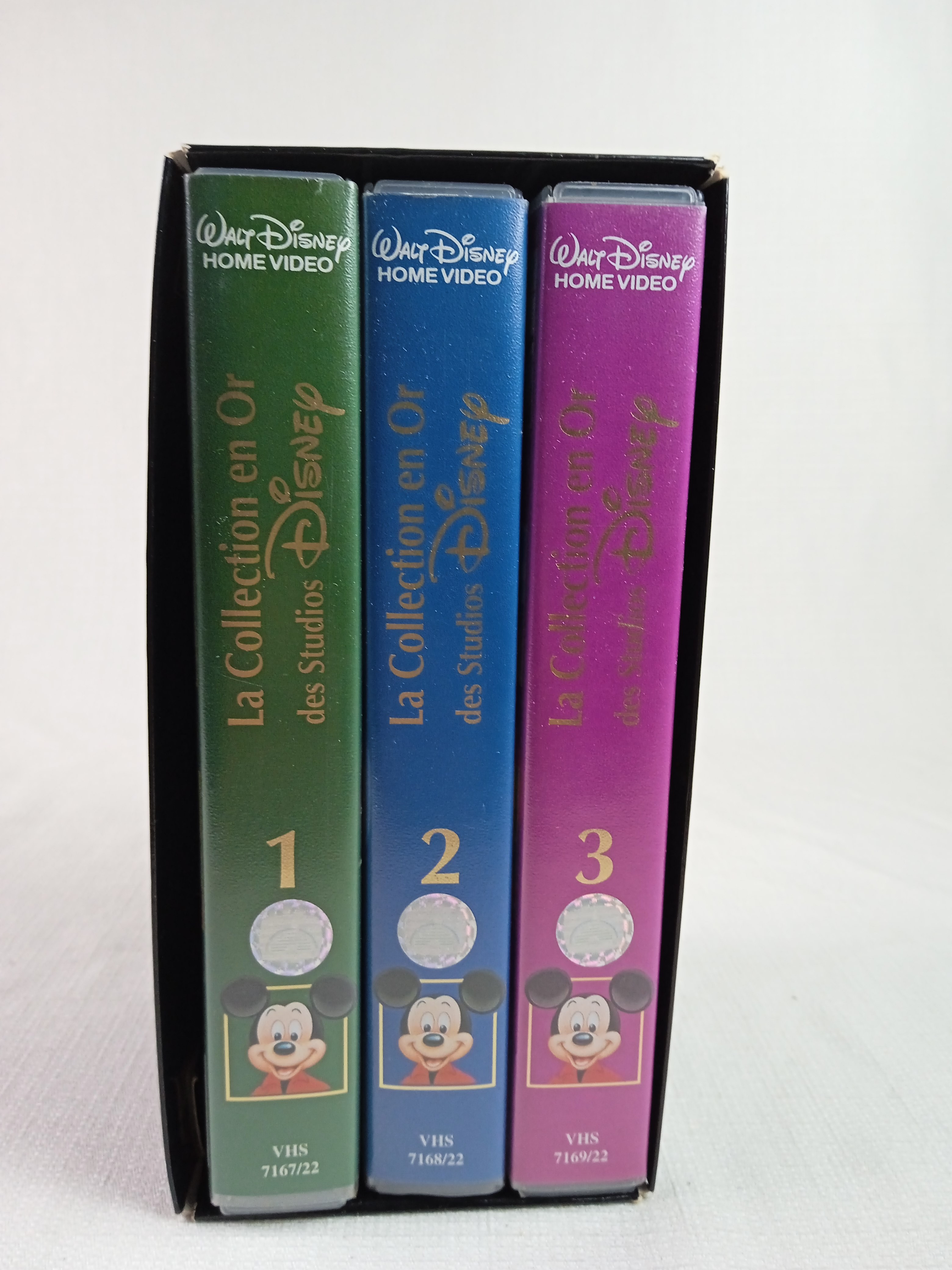 Voir photo 4 de Lot de 3 VHS de la Collection en Or des Studios Disney, Volume 1, 2 et 3 Lot de 3 VHS de la Collection en Or des Studios Disney, Volume 1, 2 et 3 Bon état reconditionné photo 4
