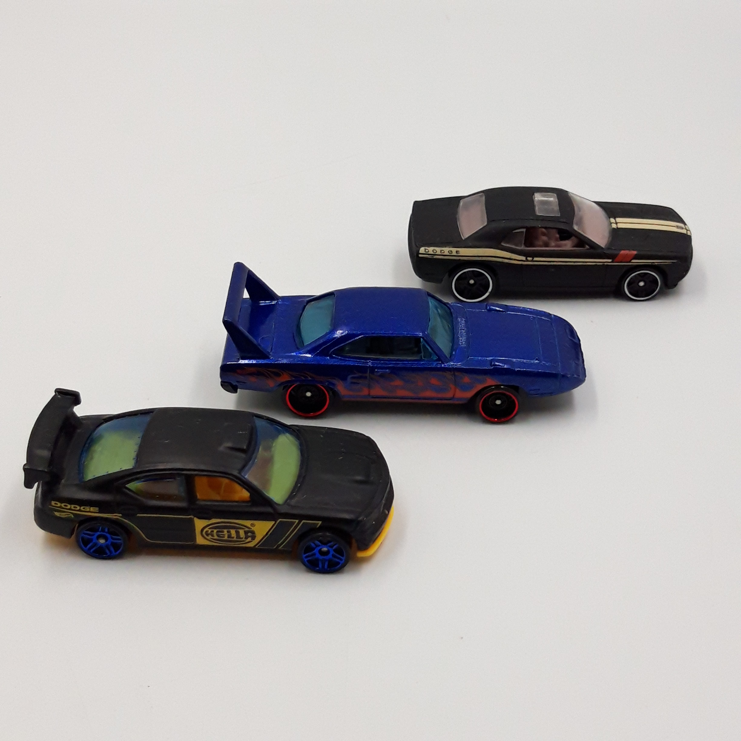 Acheter Lot de 3 voitures Bon état - 10,00 € Lot de 3 voitures Bon état reconditionné disponible sur Label Emmaüs