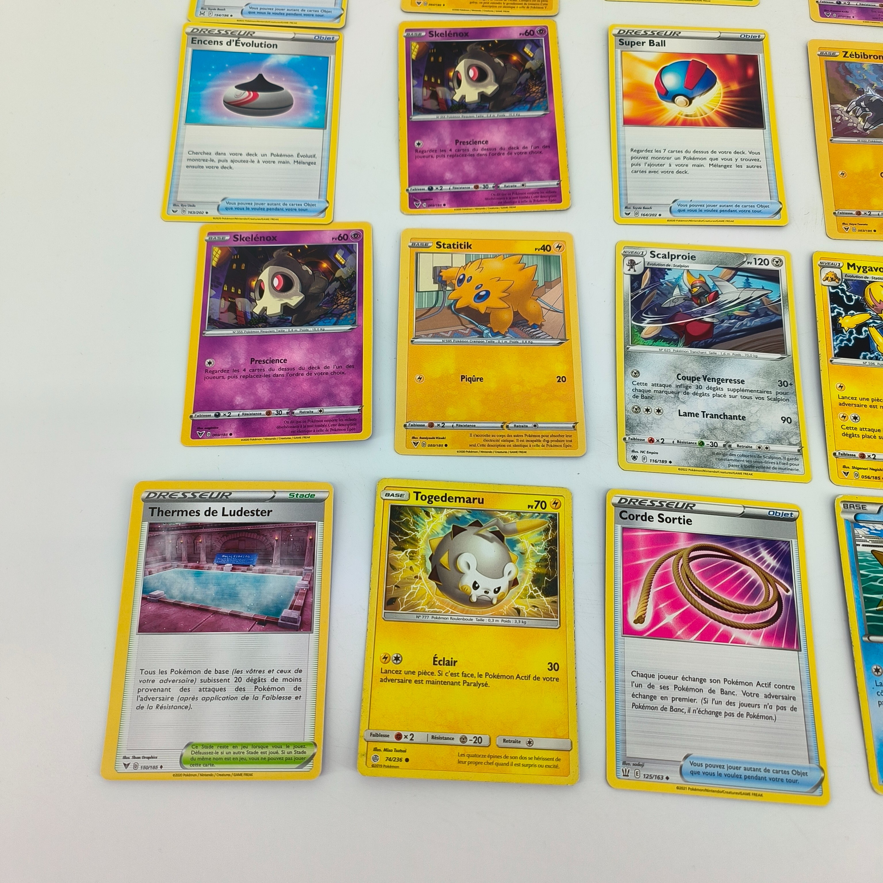 Voir photo 2 de Lot de 30 cartes Pokémon-Nintendo- à partir de 6 ans Lot de 30 cartes Pokémon-Nintendo- à partir de 6 ans Très bon état reconditionné photo 2