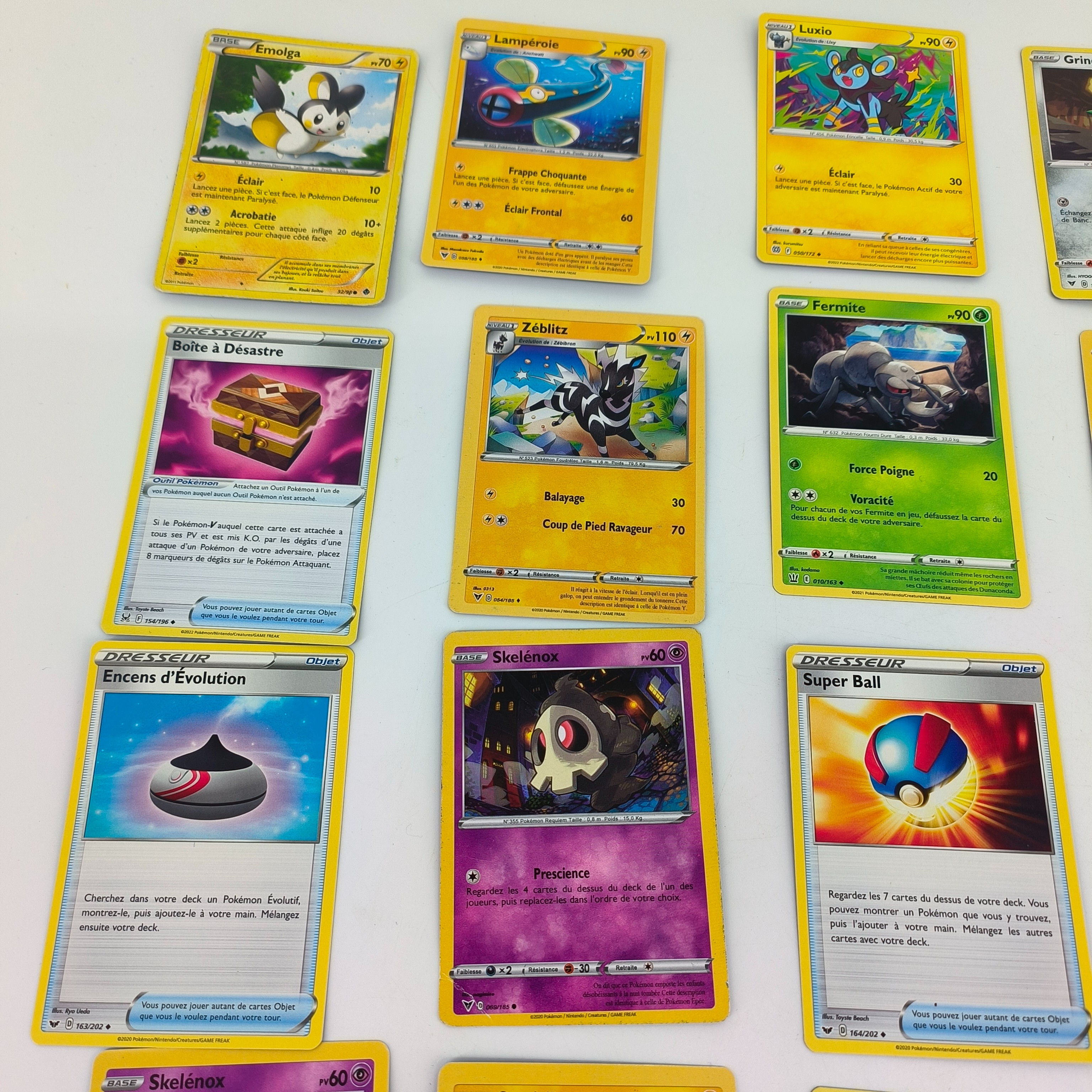 Voir photo 4 de Lot de 30 cartes Pokémon-Nintendo- à partir de 6 ans Lot de 30 cartes Pokémon-Nintendo- à partir de 6 ans Très bon état reconditionné photo 4