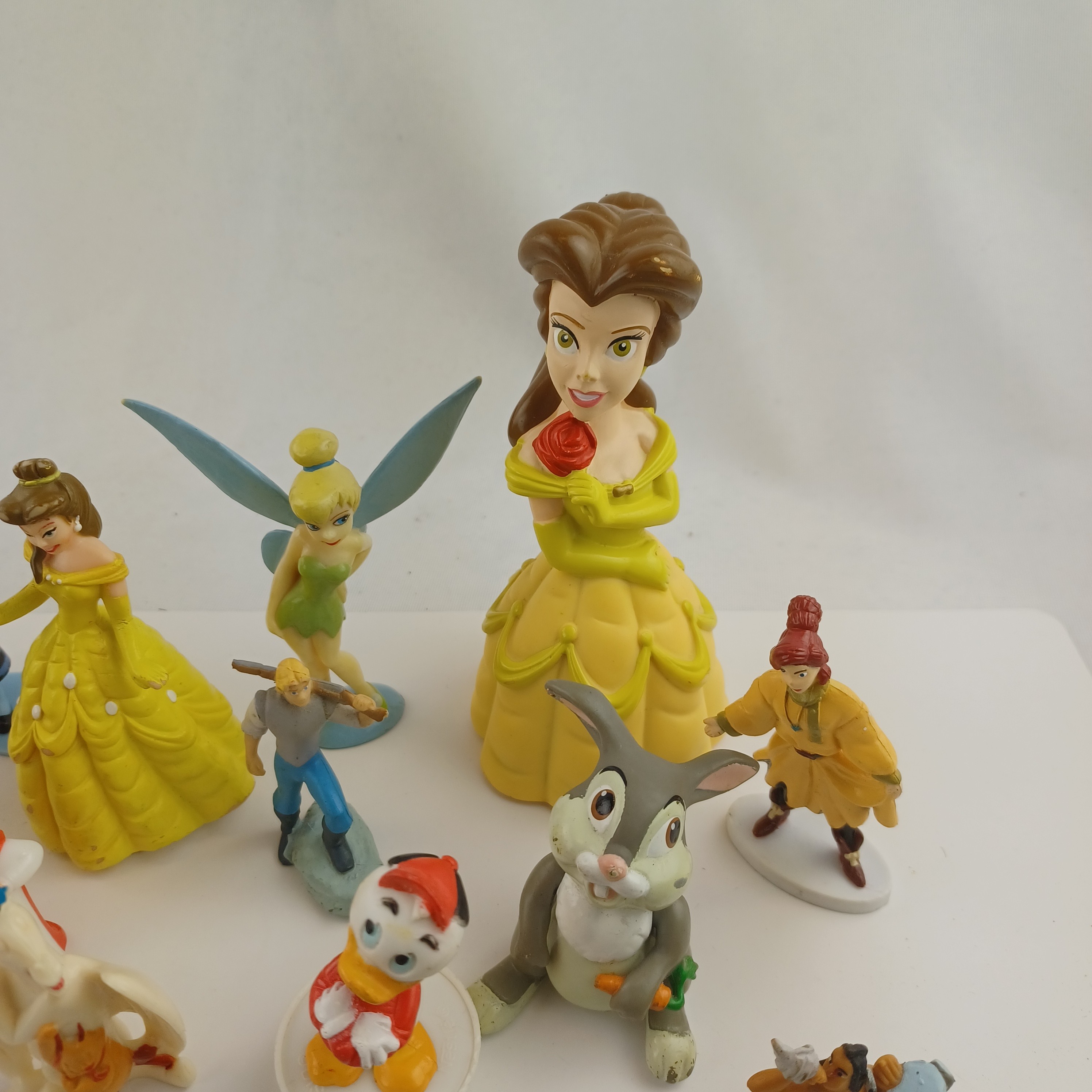 Voir photo 4 de Lot de 34 figurines Disney (La belle et la Bête, Hercules, La reine des Neiges, Picsou, Notre dame de Paris, Peter Pan, La petite sirène, les 101 Dalmatiens, Pocahontas, Le Roi Lion, Anastasia, Blanche Neige et Bambi) Lot de 34 figurines Disney (La belle et la Bête, Hercules, La reine des Neiges, Picsou, Notre dame de Paris, Peter Pan, La petite sirène, les 101 Dalmatiens, Pocahontas, Le Roi Lion, Anastasia, Blanche Neige et Bambi) Très bon état reconditionné photo 4