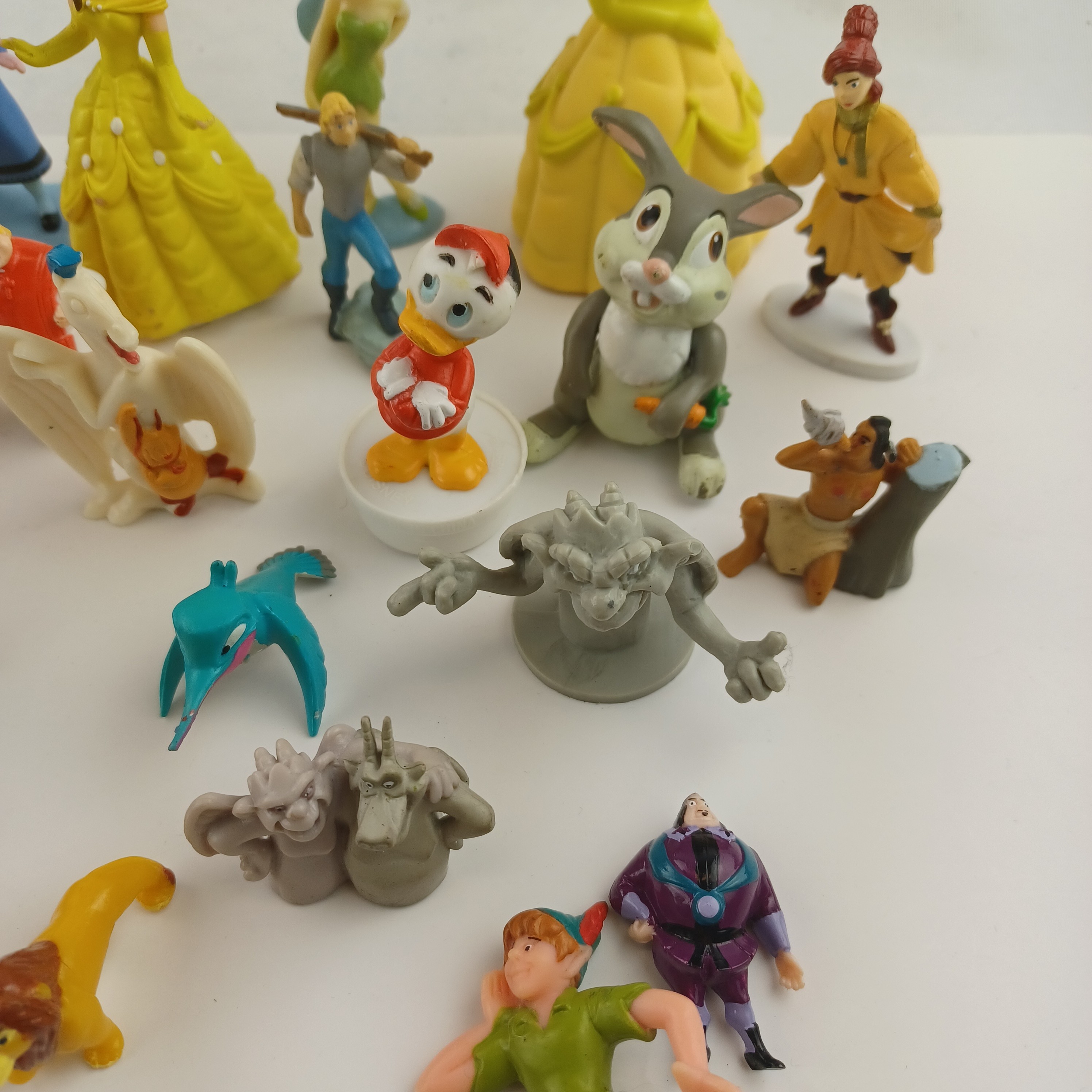 Voir photo 7 de Lot de 34 figurines Disney (La belle et la Bête, Hercules, La reine des Neiges, Picsou, Notre dame de Paris, Peter Pan, La petite sirène, les 101 Dalmatiens, Pocahontas, Le Roi Lion, Anastasia, Blanche Neige et Bambi) Lot de 34 figurines Disney (La belle et la Bête, Hercules, La reine des Neiges, Picsou, Notre dame de Paris, Peter Pan, La petite sirène, les 101 Dalmatiens, Pocahontas, Le Roi Lion, Anastasia, Blanche Neige et Bambi) Très bon état reconditionné photo 7