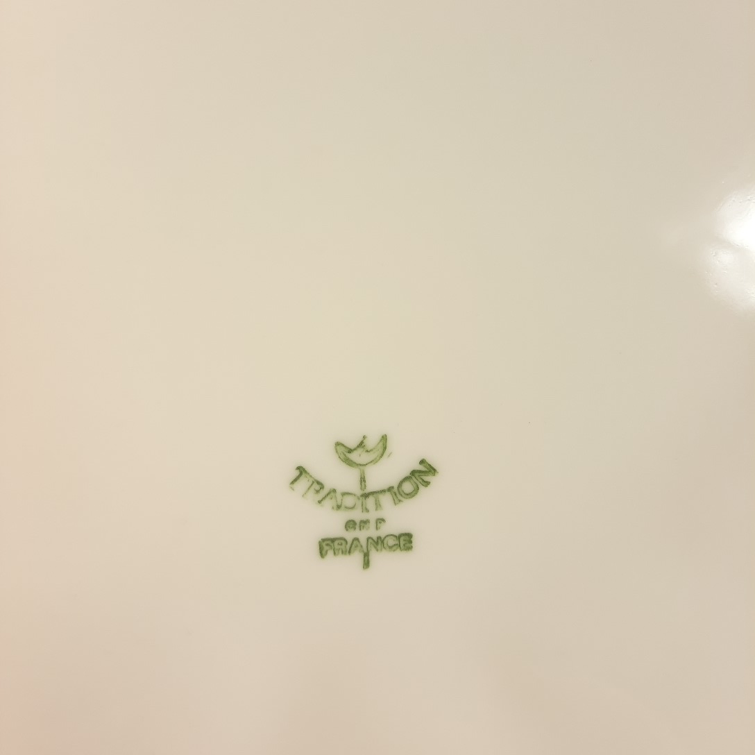 Voir photo 4 de LOT de 4 assiettes à fondue ou à hors d'œuvre en faïence vernissée blanche. LOT de 4 assiettes à fondue ou à hors d'œuvre en faïence vernissée blanche. reconditionné photo 4