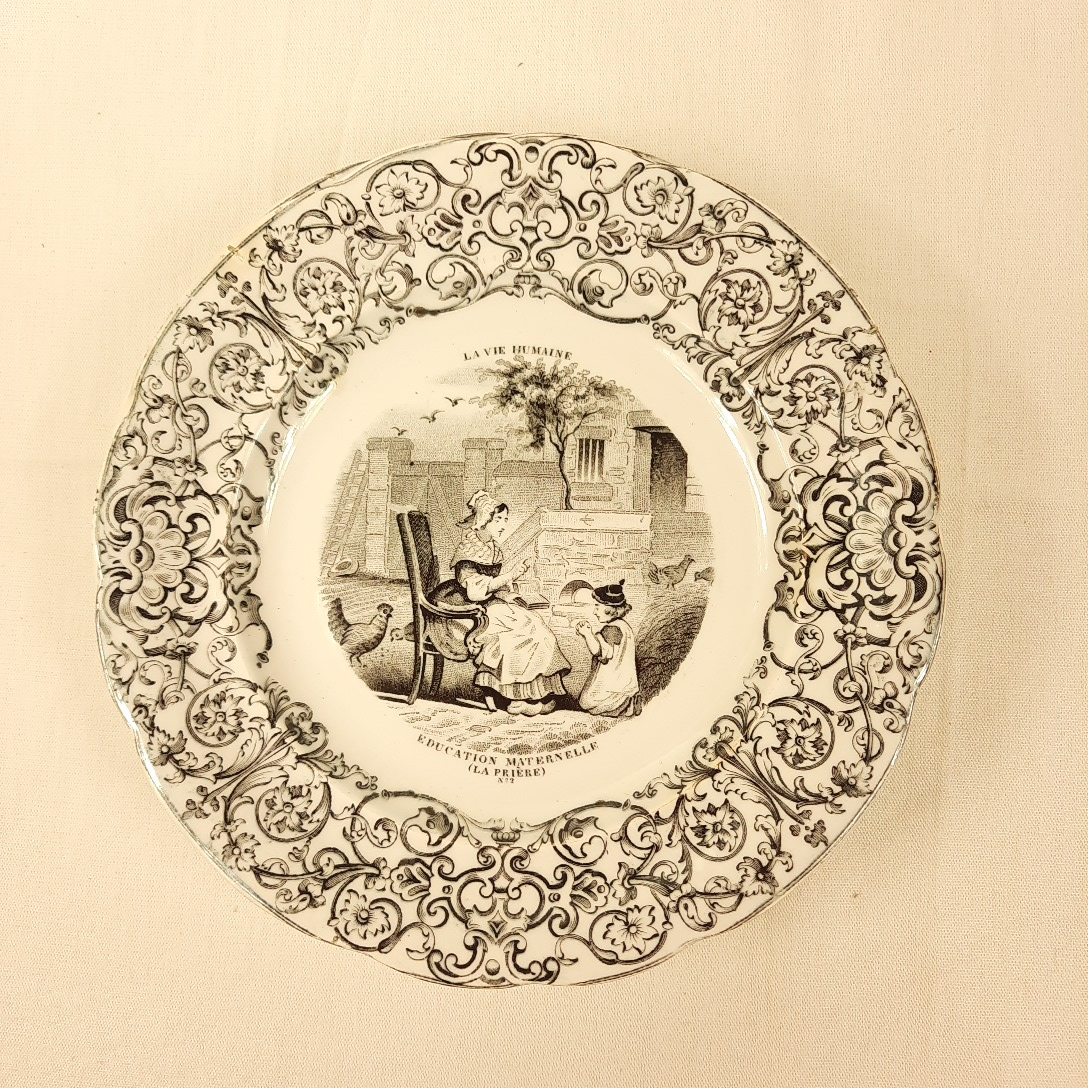 LOT de 4 assiettes anciennes de "GIEN" à thème sur la vie humaine. Bon état - 39,00 € LOT de 4 assiettes anciennes de "GIEN" à thème sur la vie humaine. Bon état reconditionné disponible sur Label Emmaüs