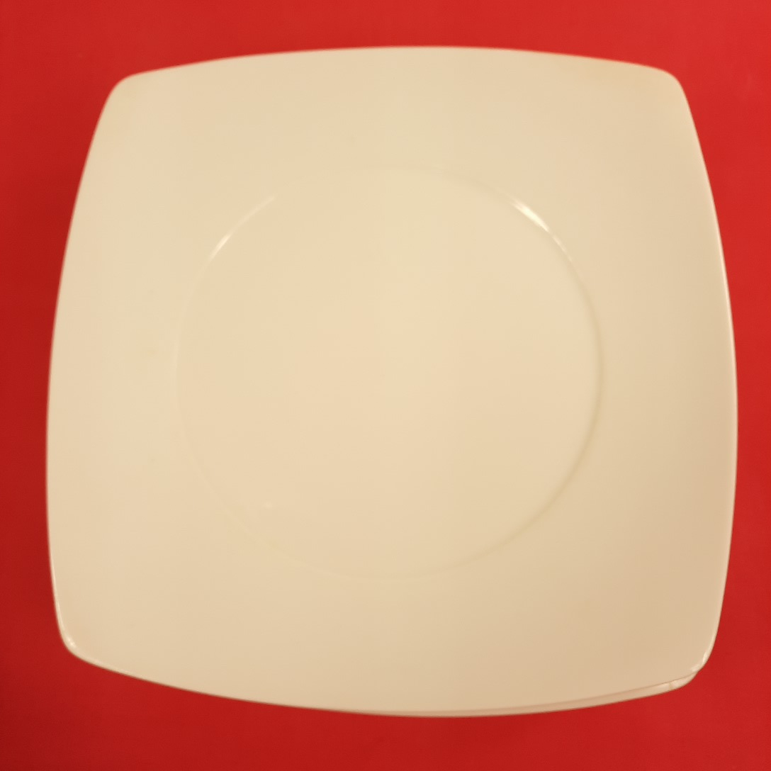 Voir photo 2 de LOT de 4 assiettes carrées plates en porcelaine de Limoges LOT de 4 assiettes carrées plates en porcelaine de Limoges Bon état reconditionné photo 2