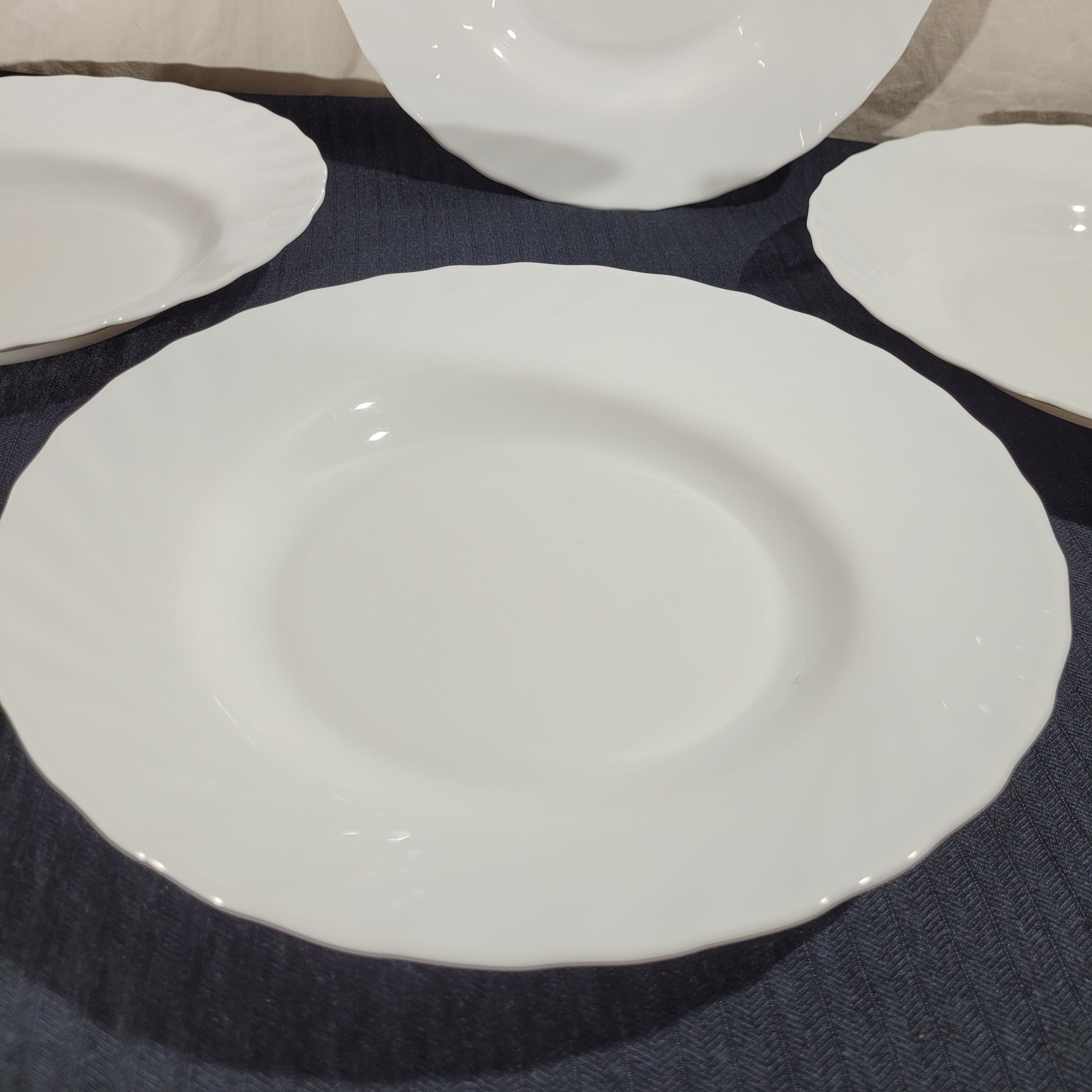 Voir photo 3 de Lot de 4 assiettes creuses Arcopal – Collection Trianon Lot de 4 assiettes creuses Arcopal – Collection Trianon Très bon état reconditionné photo 3