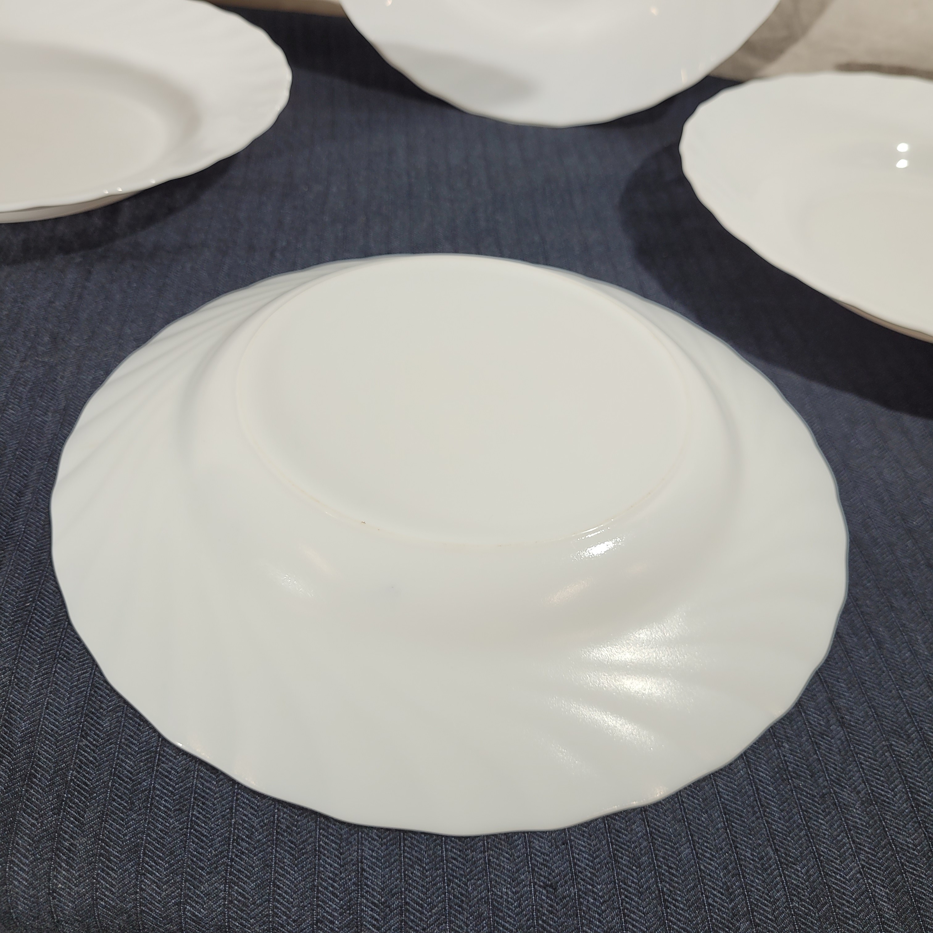 Voir photo 4 de Lot de 4 assiettes creuses Arcopal – Collection Trianon Lot de 4 assiettes creuses Arcopal – Collection Trianon Très bon état reconditionné photo 4