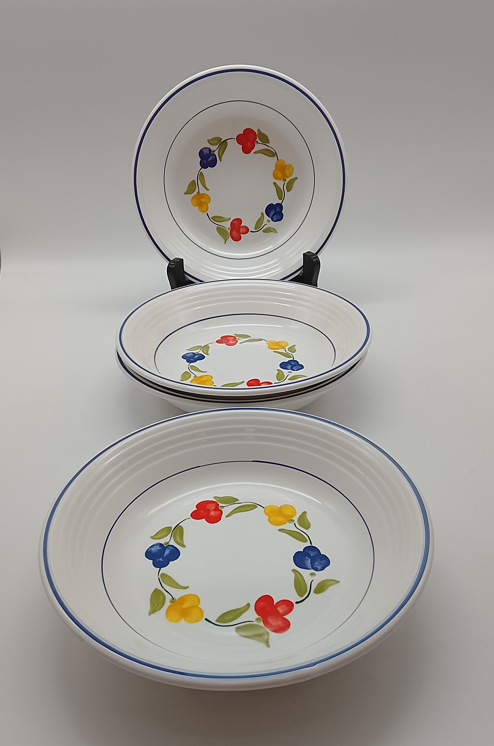 Voir photo 2 de Lot de 4 assiettes creuses printanières en faïence Lot de 4 assiettes creuses printanières en faïence reconditionné photo 2
