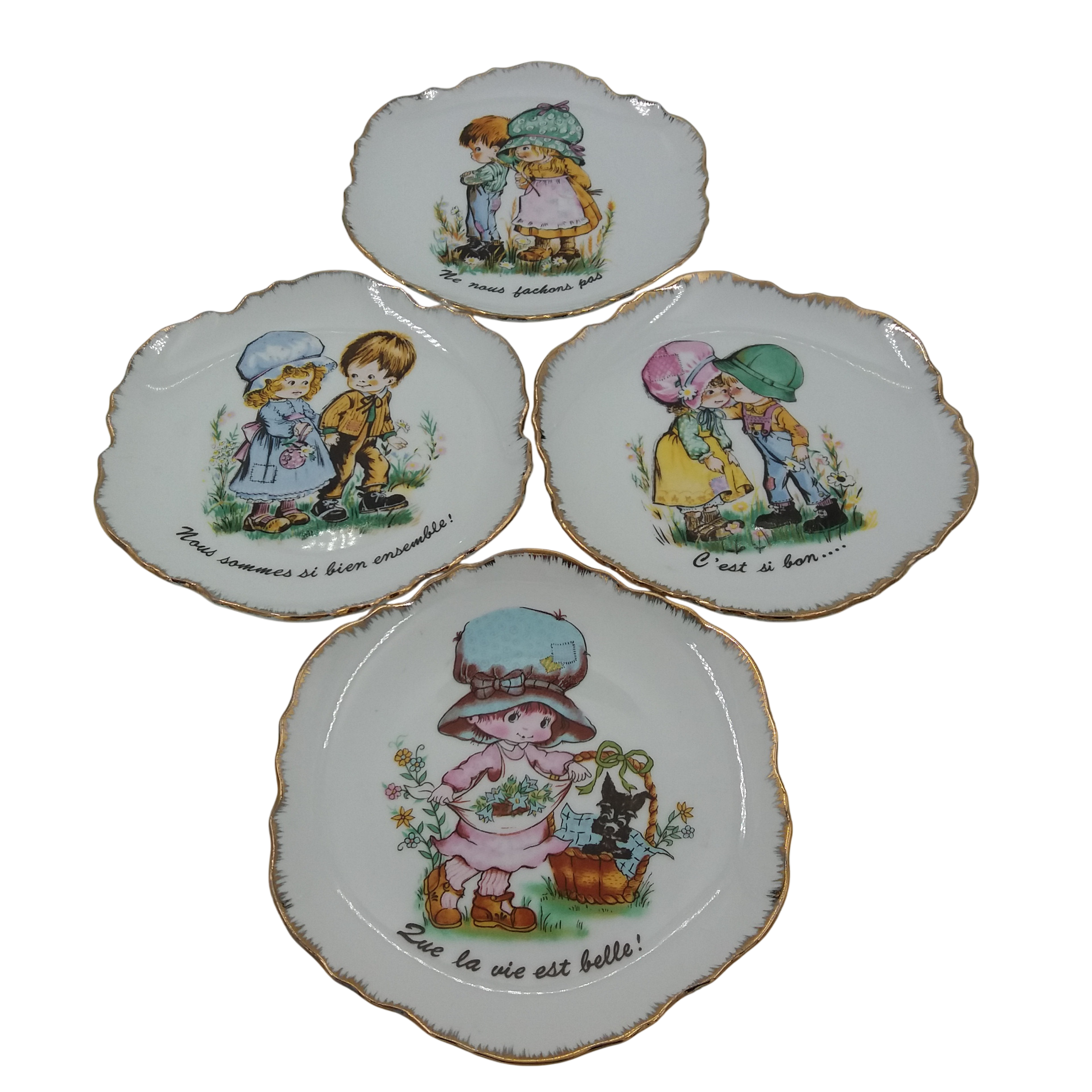 Lot de 4 assiettes décoratives vintages. Porcelaine . Bon état - 14,00 € Lot de 4 assiettes décoratives vintages. Porcelaine . Bon état reconditionné disponible sur Label Emmaüs