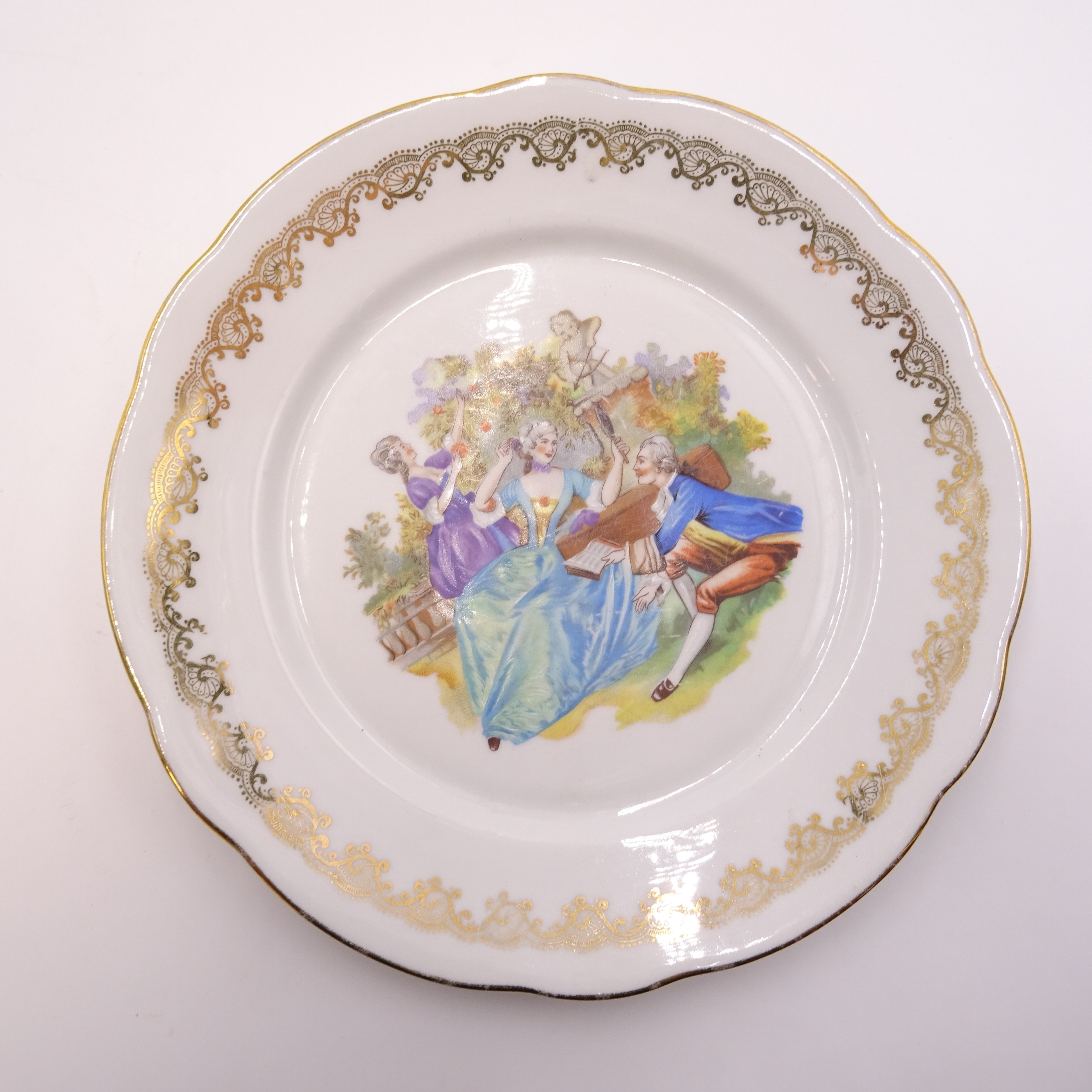 Voir photo 3 de Lot de 4 assiettes en porcelaine F.D Chauviny Lot de 4 assiettes en porcelaine F.D Chauviny État correct reconditionné photo 3