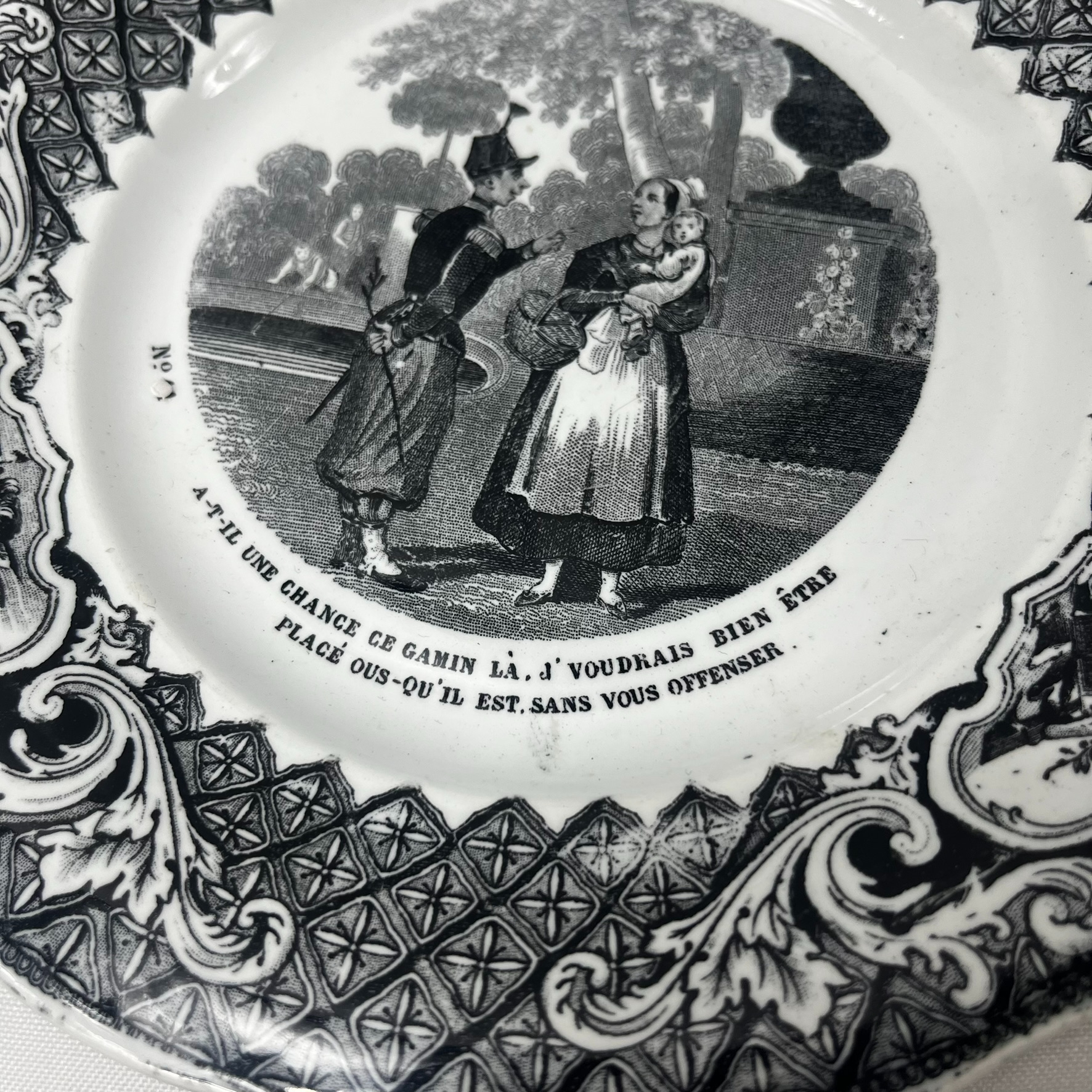 Voir photo 4 de Lot de 4 assiettes parlantes en faïence . 2 bleues série plaisirs du ménage et 2 noires série rigolage Lot de 4 assiettes parlantes en faïence . 2 bleues série plaisirs du ménage et 2 noires série rigolage Très bon état reconditionné photo 4