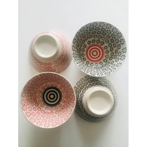 Lot De 4 Bols Rouges Et Noirs , Passent Au Micro Onde Et Au Lave Vaisselle. Hauteur 6,5cm Et Diamètre 15,5cm Environ. Bon état reconditionné disponible sur Rakuten