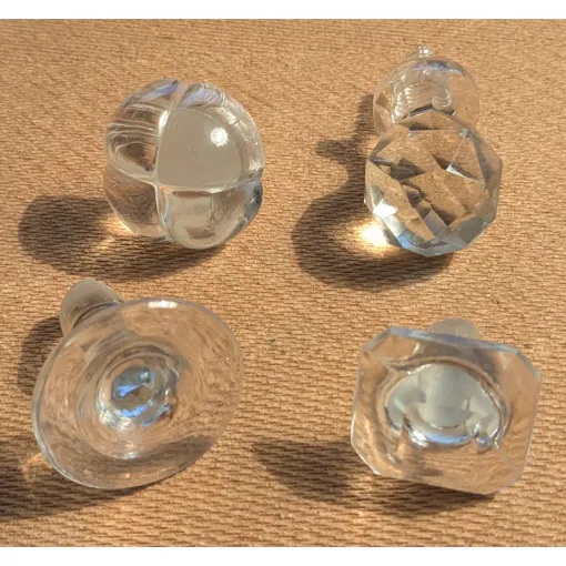 Lot De 4 Bouchons De Parfum Ou Carafe Bon état reconditionné disponible sur Rakuten