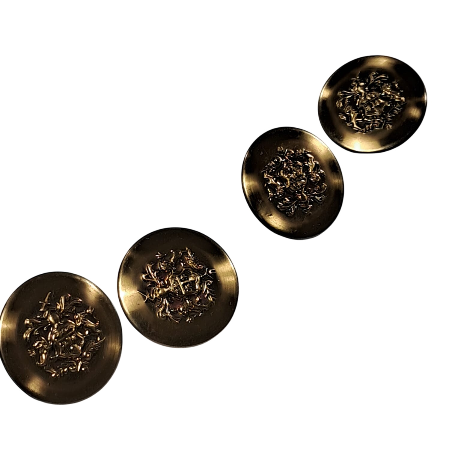 Acheter Lot de 4 Boutons de livrée Très bon état - 10,00 € Lot de 4 Boutons de livrée Très bon état reconditionné disponible sur Label Emmaüs
