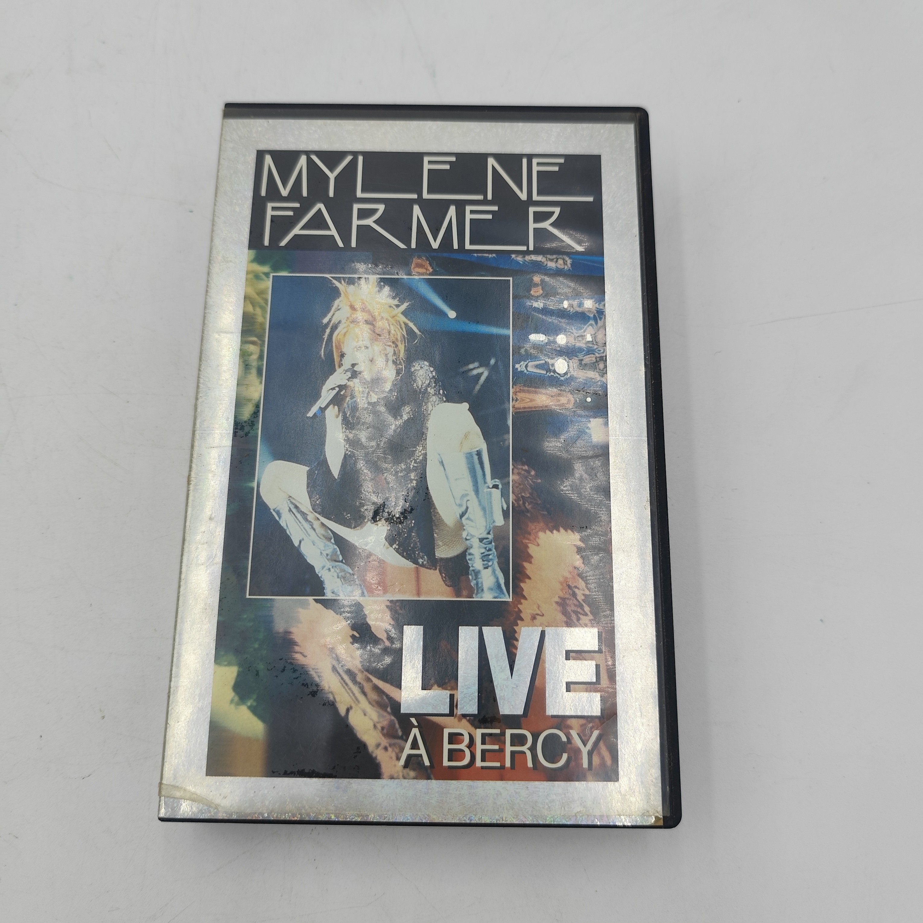 Voir photo 2 de Lot de 4 cassettes Mylène Farmer Lot de 4 cassettes Mylène Farmer état correct reconditionné photo 2