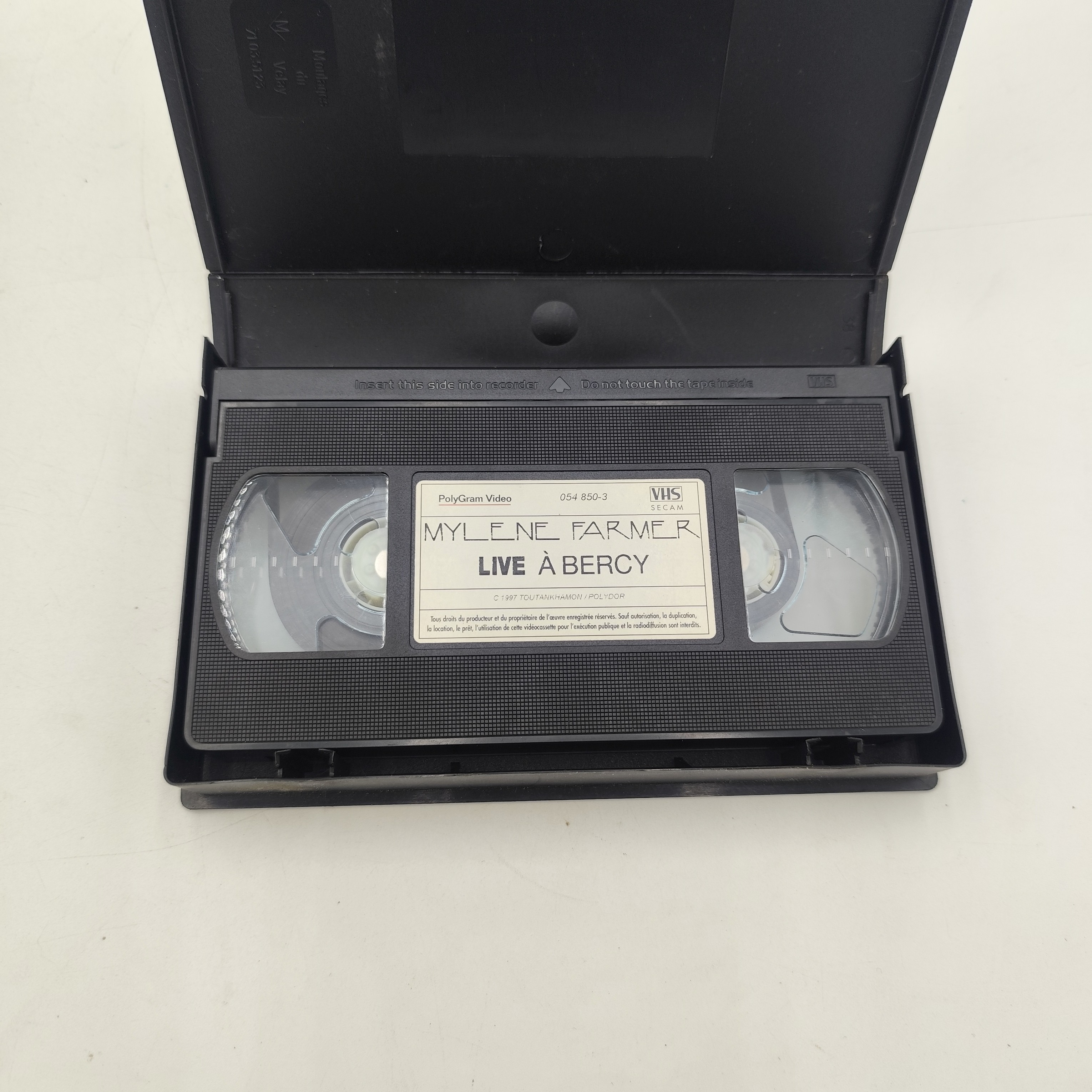 Voir photo 4 de Lot de 4 cassettes Mylène Farmer Lot de 4 cassettes Mylène Farmer état correct reconditionné photo 4