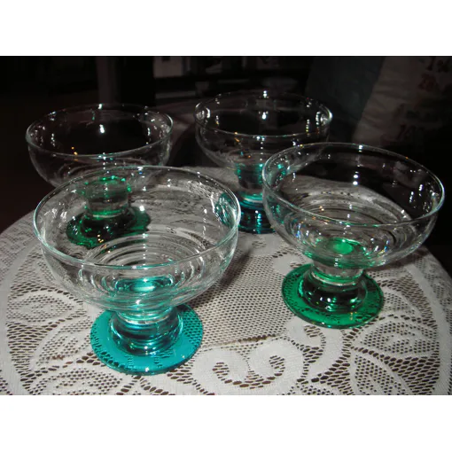 Lot De 4 Coupelles À Dessert En Cristal, Pieds Colorés, Coupelles Coloris Transparent, Fond Strié, Pieds: 2 Coloris Vert, 2 Coloris Bleu, Dimensions: Diamètre 11 Cm, Hauteur 9 Cm. . occasion reconditionné disponible sur Rakuten