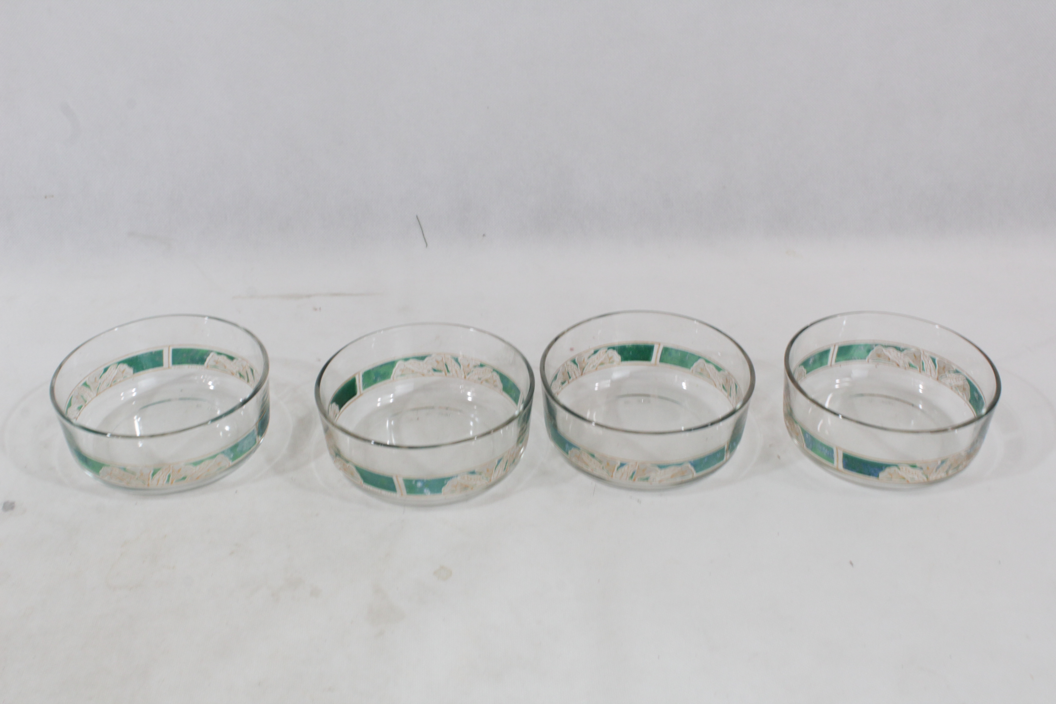 Voir photo 2 de Lot de 4 coupelles à dessert en verre DECOVER ITALIE Lot de 4 coupelles à dessert en verre DECOVER ITALIE Très bon état reconditionné photo 2