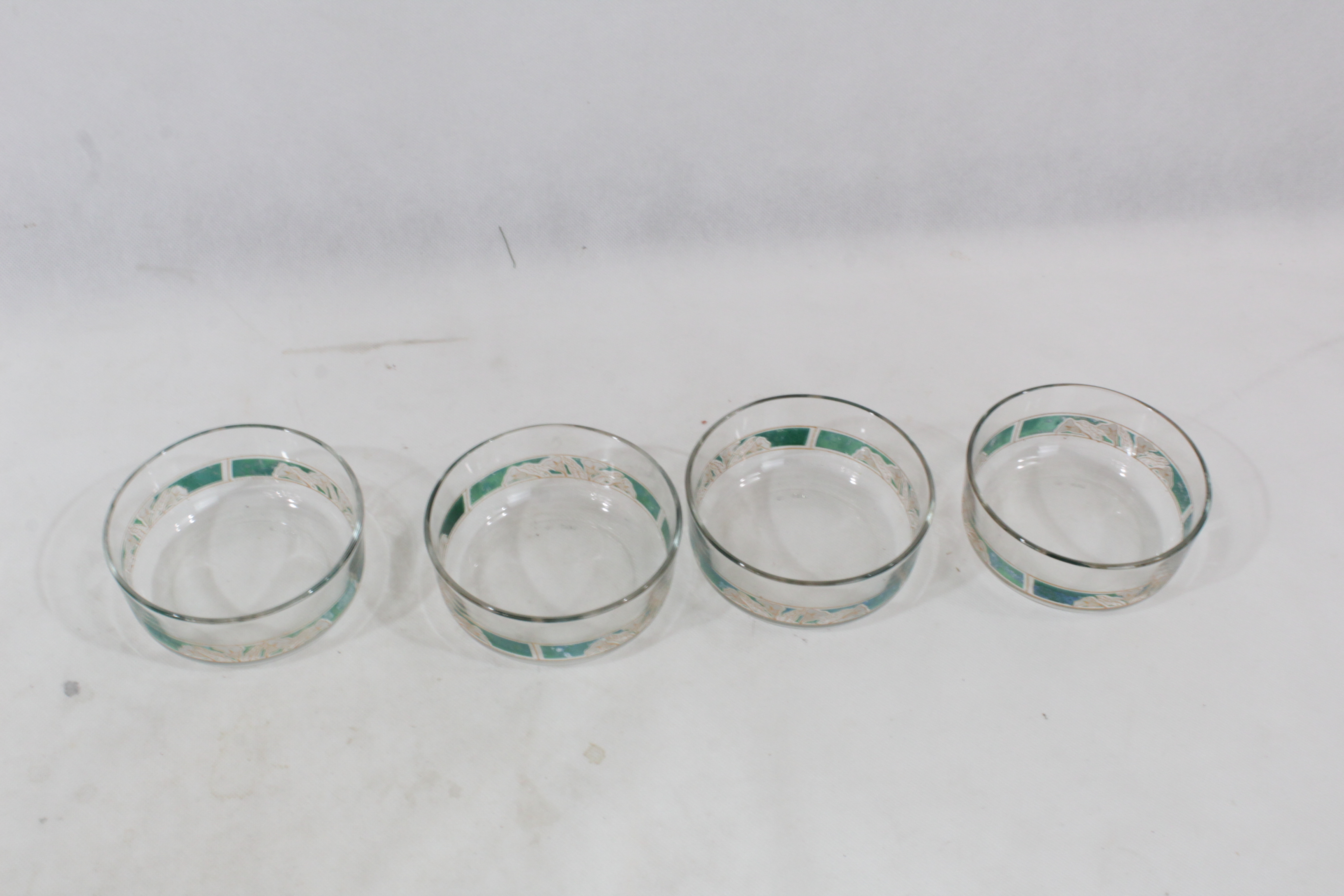 Voir photo 3 de Lot de 4 coupelles à dessert en verre DECOVER ITALIE Lot de 4 coupelles à dessert en verre DECOVER ITALIE Très bon état reconditionné photo 3