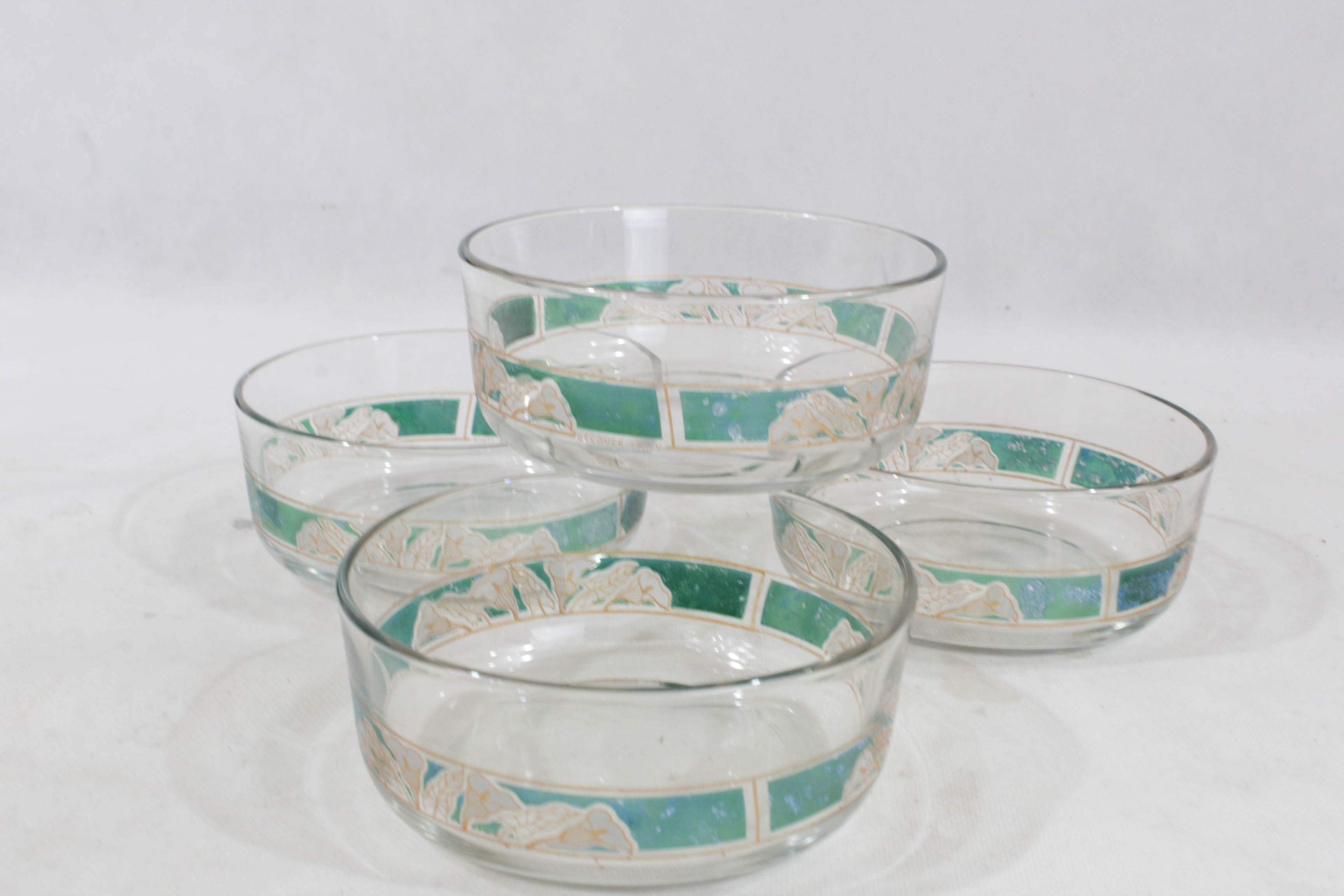Voir photo 5 de Lot de 4 coupelles à dessert en verre DECOVER ITALIE Lot de 4 coupelles à dessert en verre DECOVER ITALIE Très bon état reconditionné photo 5