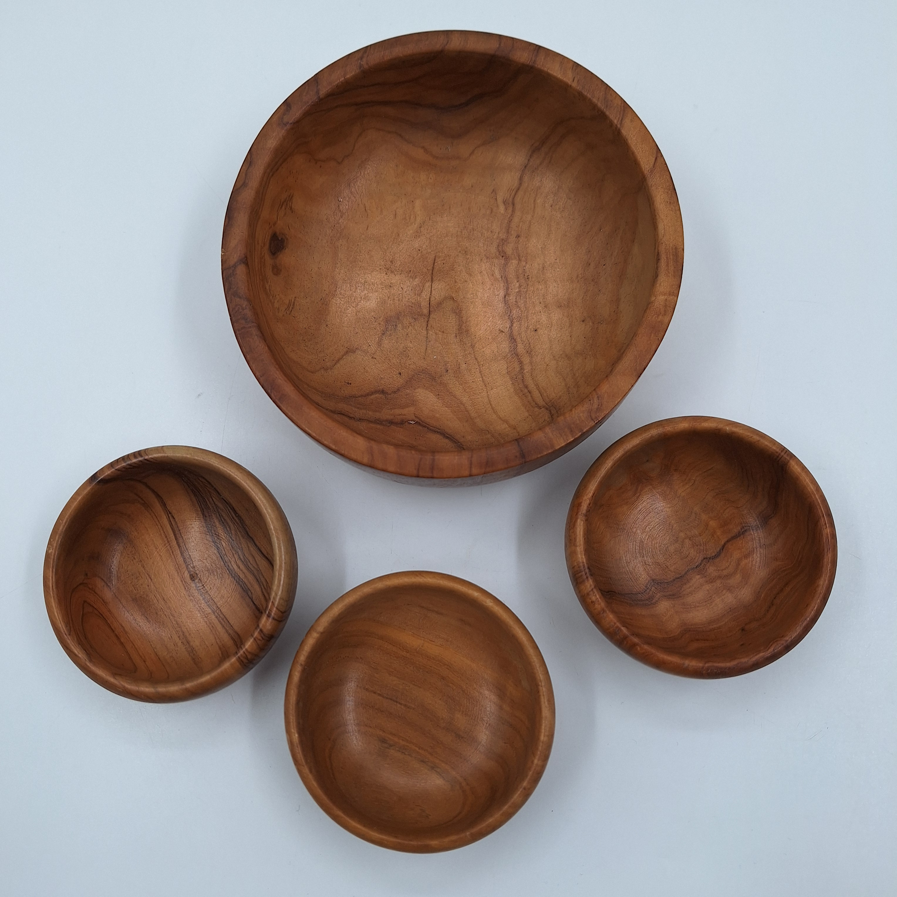 Voir photo 2 de Lot de 4 coupelles. Une grande et trois petites. Bois d’olivier. Lot de 4 coupelles. Une grande et trois petites. Bois d’olivier. Très bon état reconditionné photo 2