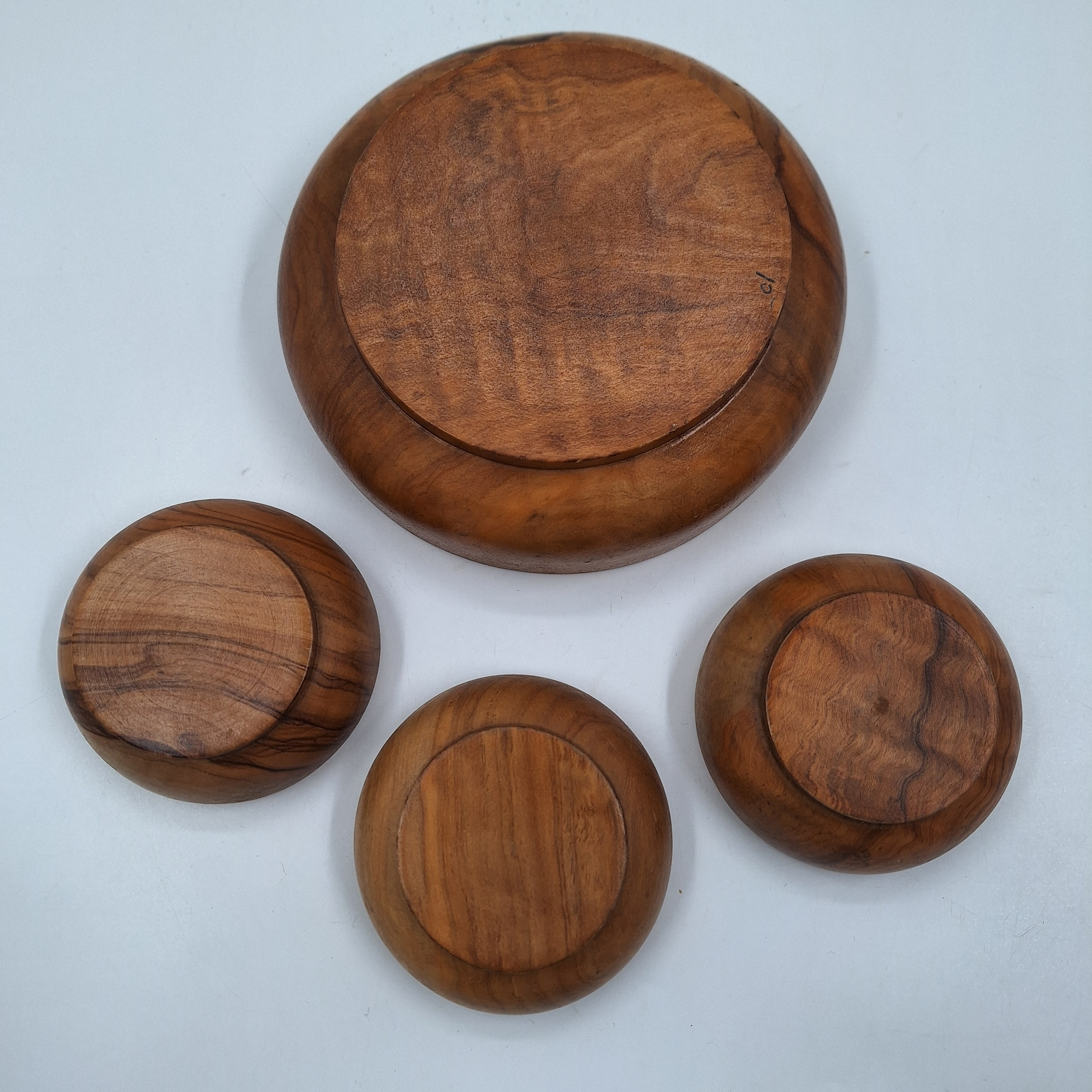 Voir photo 3 de Lot de 4 coupelles. Une grande et trois petites. Bois d’olivier. Lot de 4 coupelles. Une grande et trois petites. Bois d’olivier. Très bon état reconditionné photo 3