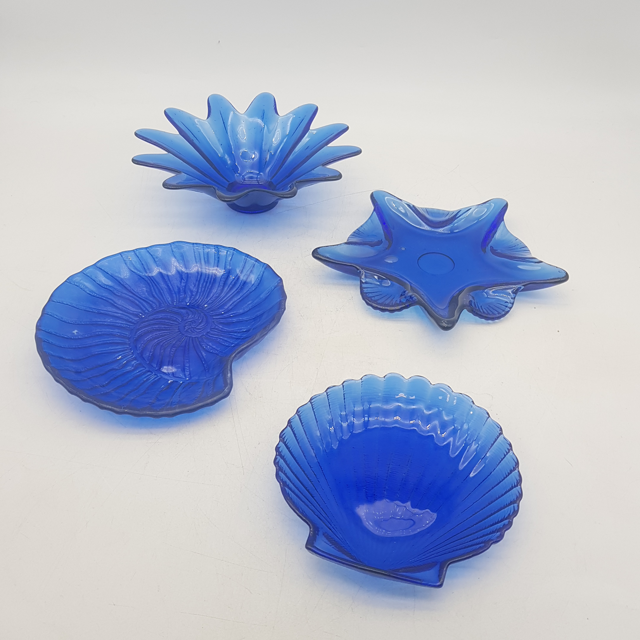 Voir photo 2 de Lot de 4 coupelles / vide-poche bleu cobalt — thème marin Lot de 4 coupelles / vide-poche bleu cobalt — thème marin reconditionné photo 2