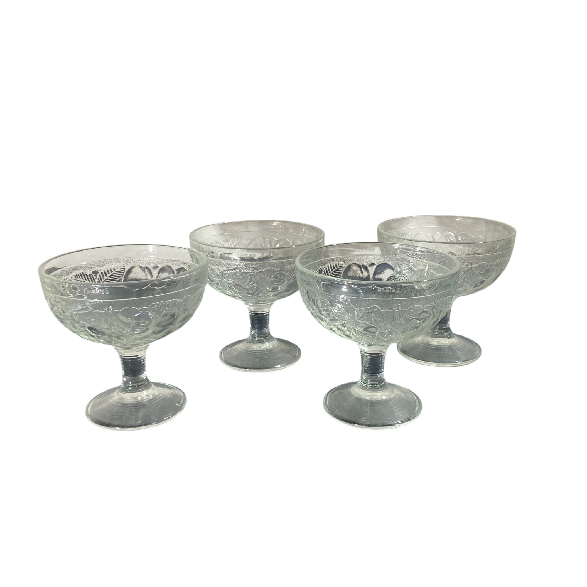 Lot de 4 Coupes à Dessert Vintage en Verre Moulé - Collection Haribo Très bon état - 15,00 € Lot de 4 Coupes à Dessert Vintage en Verre Moulé - Collection Haribo Très bon état reconditionné disponible sur Label Emmaüs