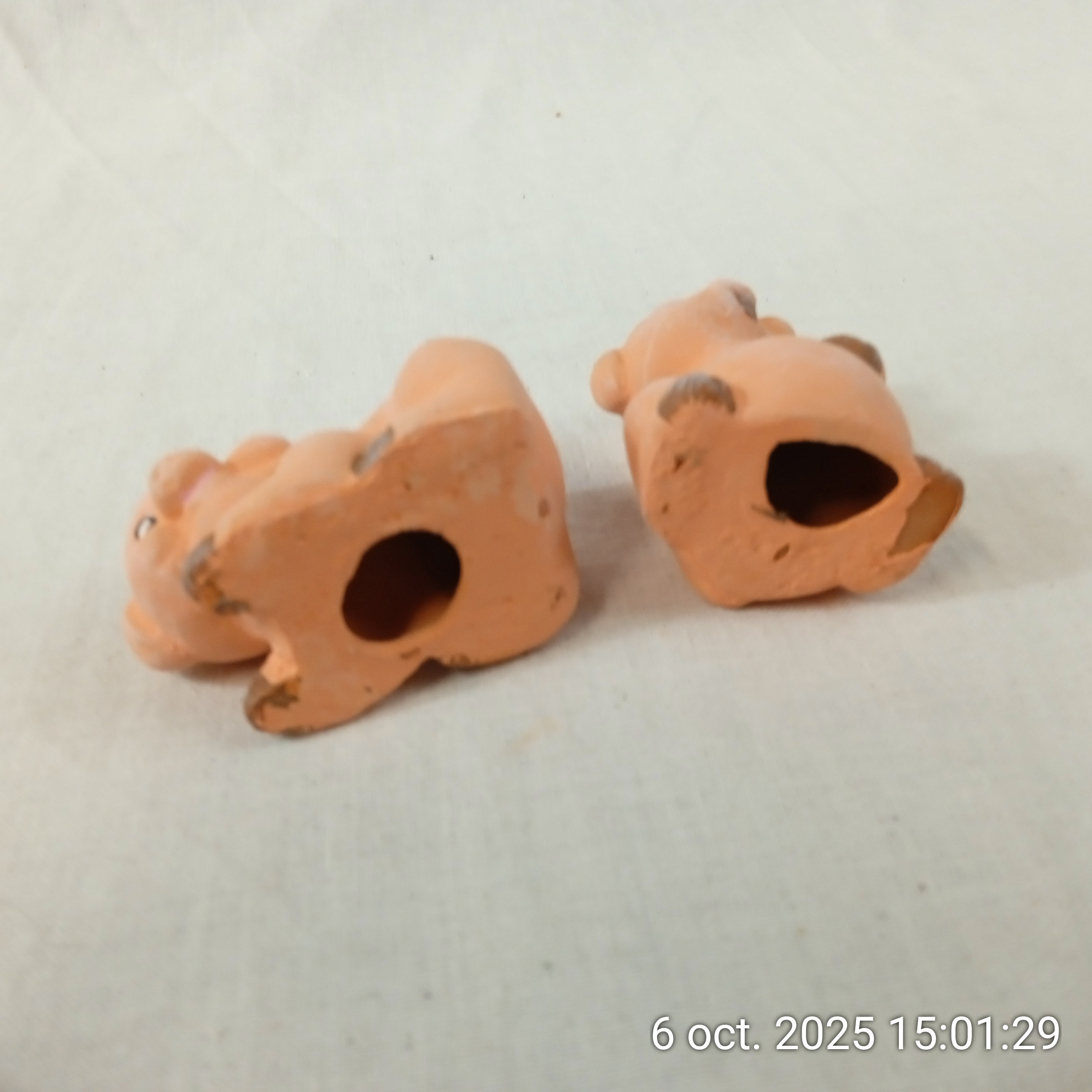 Voir photo 5 de Lot de 4 petits figurines cochons anciennes collection en céramique Lot de 4 petits figurines cochons anciennes collection en céramique Bon état reconditionné photo 5