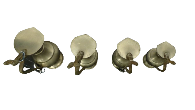 Voir photo 5 de Lot de 4 pichets en étain 95 % assortis de taille différente (de 14 à 18 cm de haut) Lot de 4 pichets en étain 95 % assortis de taille différente (de 14 à 18 cm de haut) Bon état reconditionné photo 5
