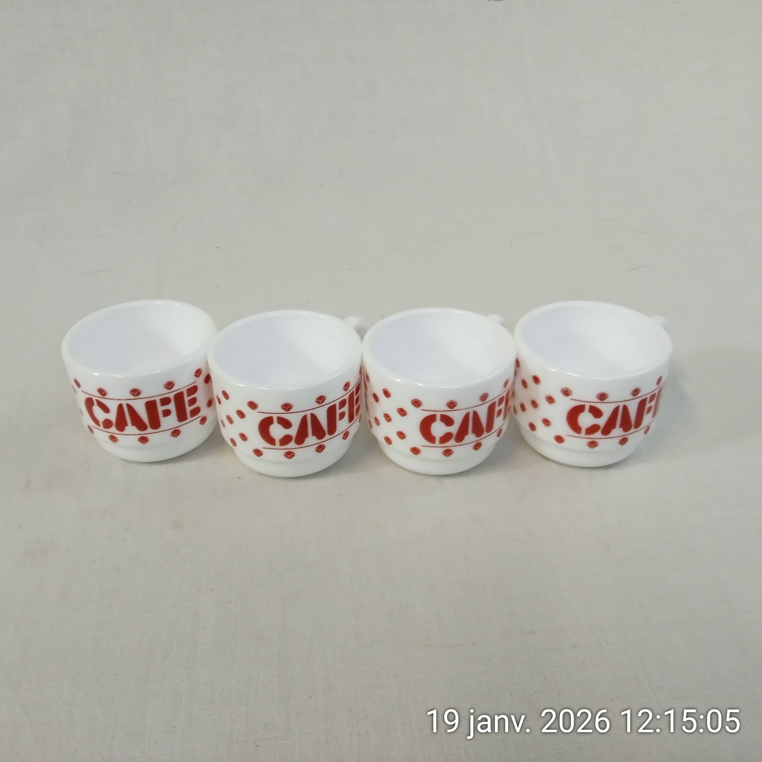Voir photo 3 de Lot de 4 tasses CAFÉ en verre opale Arcopal France Lot de 4 tasses CAFÉ en verre opale Arcopal France Très bon état reconditionné photo 3