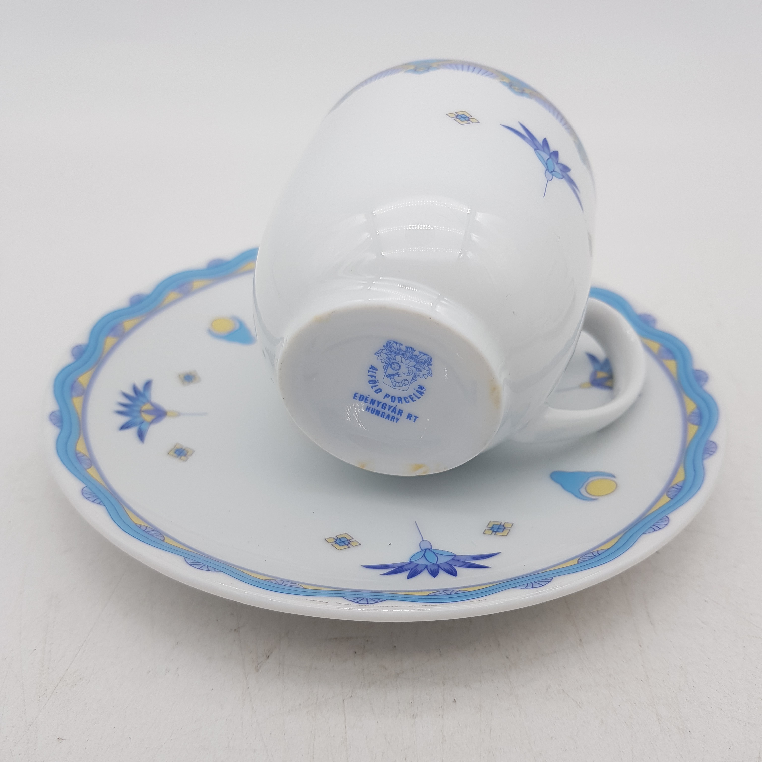 Voir photo 3 de Lot de 4 tasses et sous tasses en porcelaine- Alfoid Porcelan Lot de 4 tasses et sous tasses en porcelaine- Alfoid Porcelan Bon état reconditionné photo 3