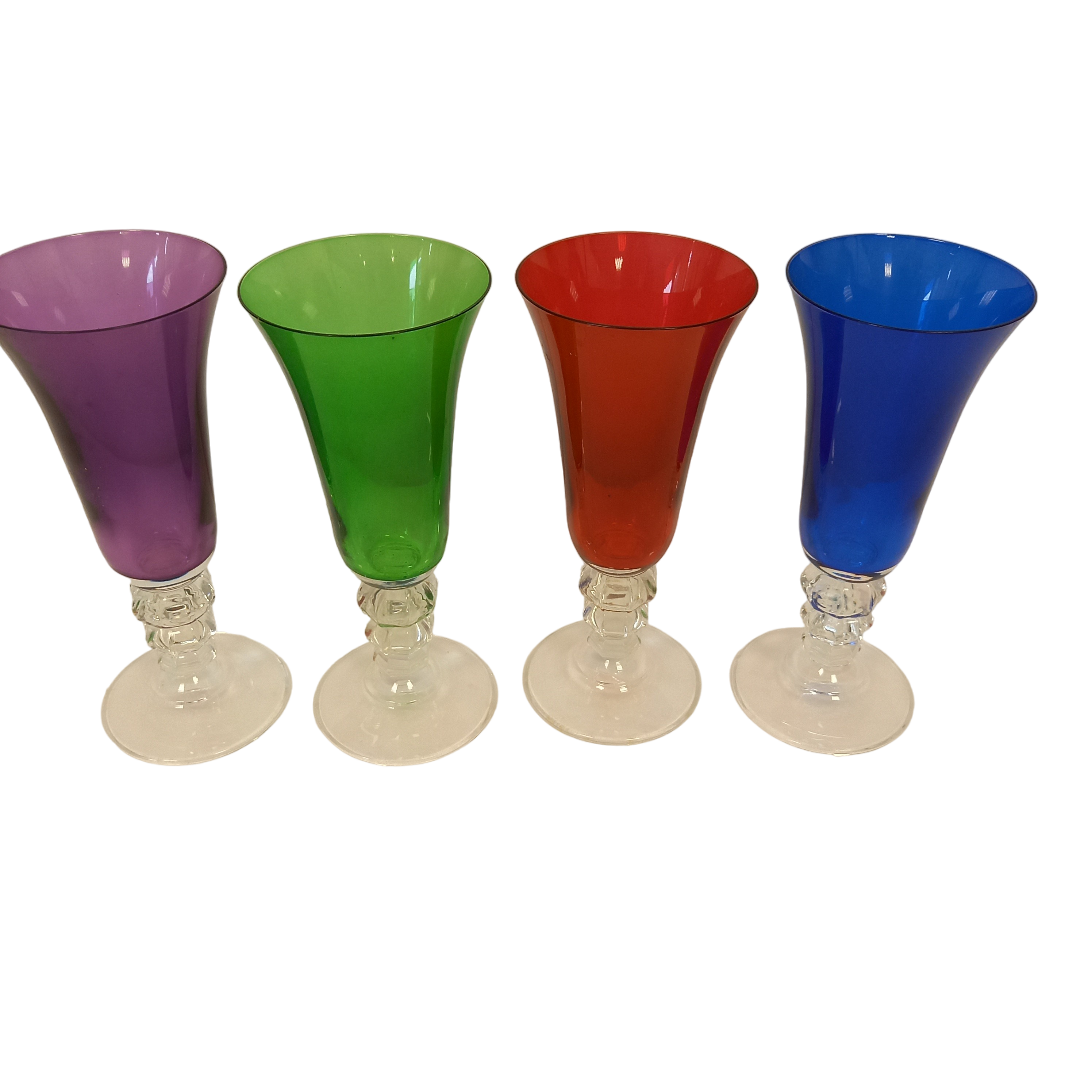 Lot de 4 verre flutes à champagne Bon état - 15,00 € Lot de 4 verre flutes à champagne Bon état reconditionné disponible sur Label Emmaüs