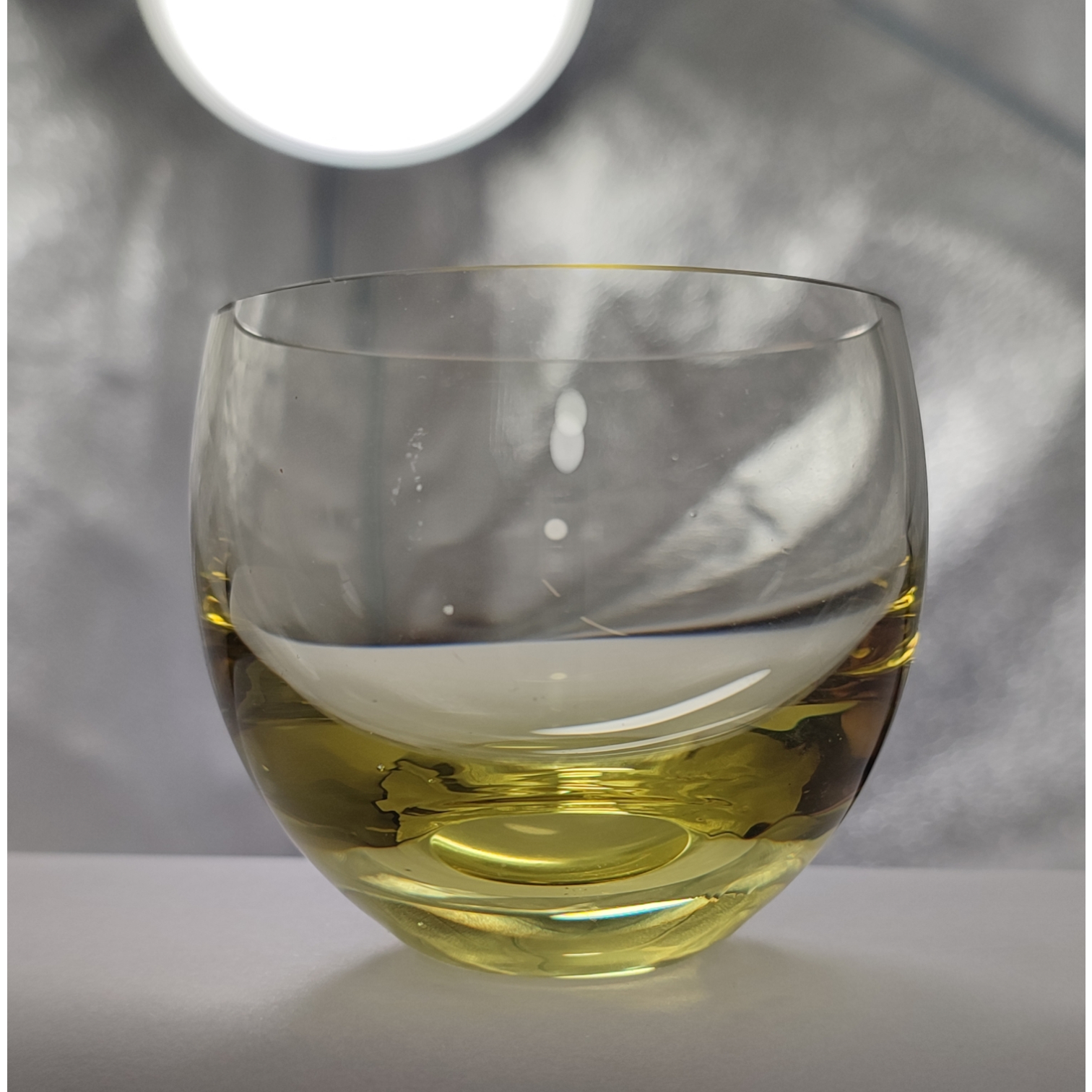 Voir photo 10 de Lot de 4 verres à liqueur en verre coloré artisanal Lot de 4 verres à liqueur en verre coloré artisanal Bon état reconditionné photo 10