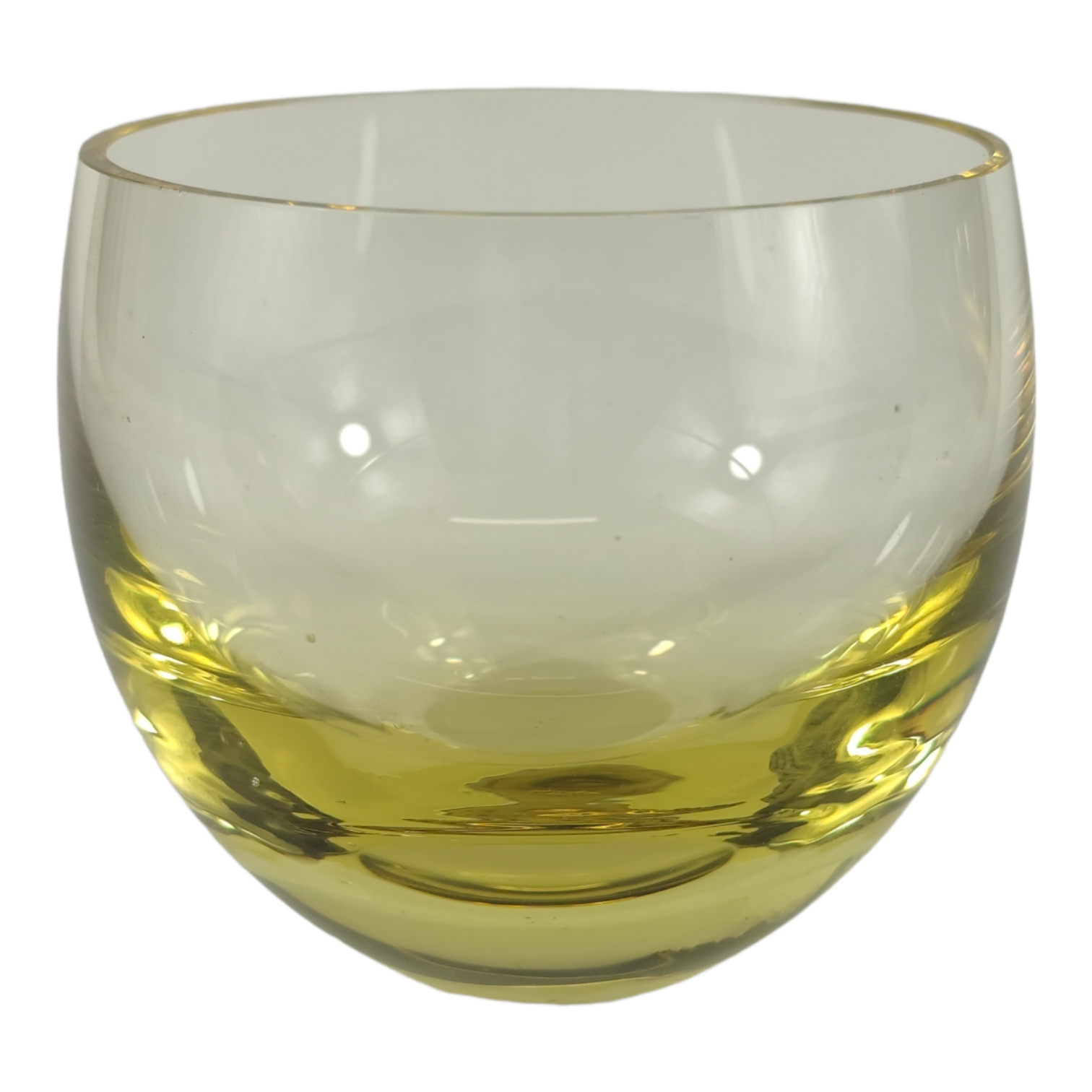 Voir photo 5 de Lot de 4 verres à liqueur en verre coloré artisanal Lot de 4 verres à liqueur en verre coloré artisanal Bon état reconditionné photo 5
