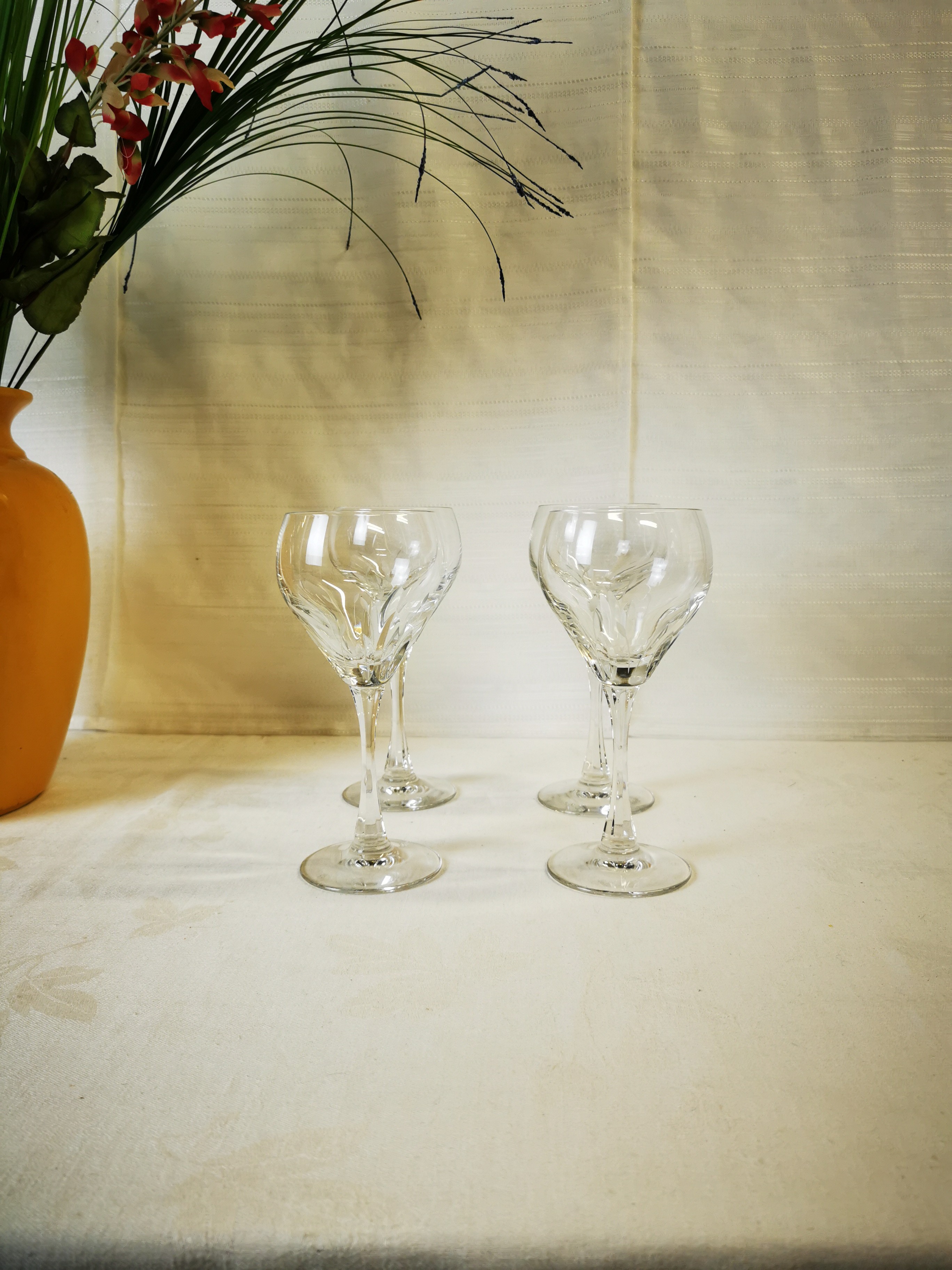 Voir photo 2 de Lot de 4 verres à pied en cristal signés S Lot de 4 verres à pied en cristal signés S Très bon état reconditionné photo 2