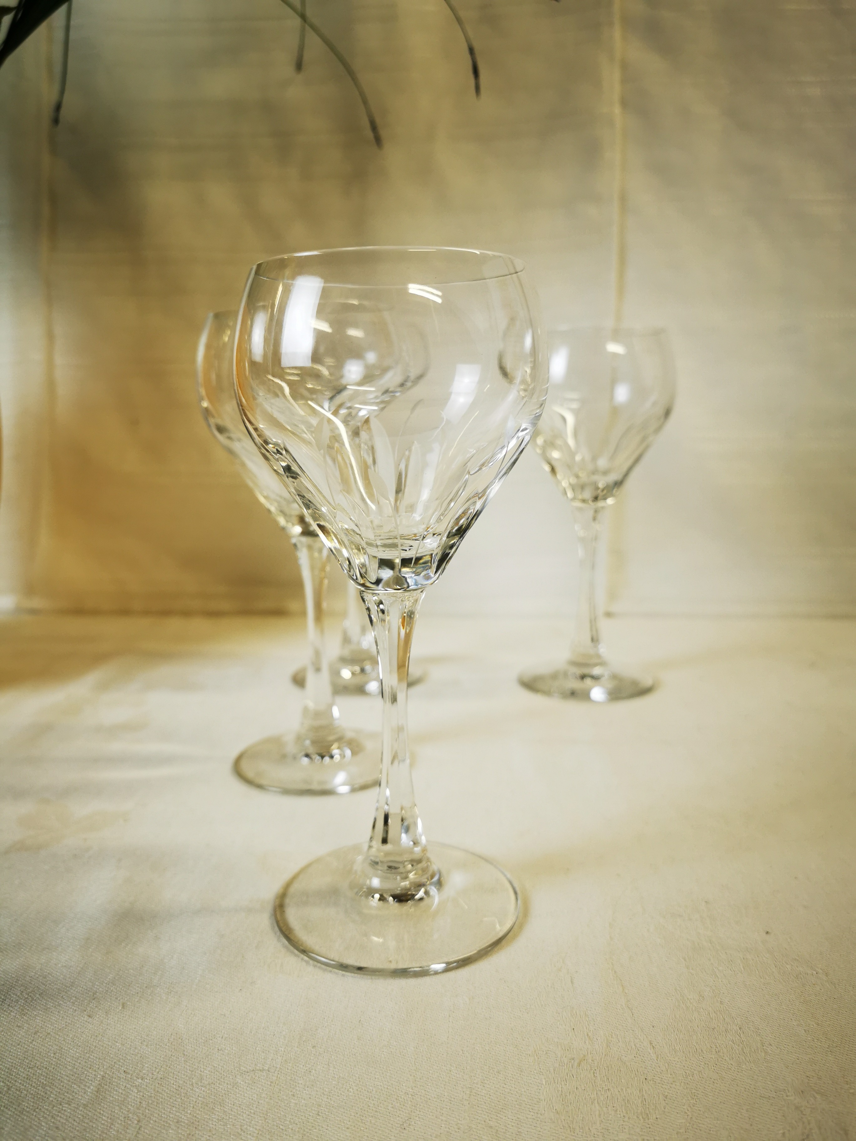 Voir photo 4 de Lot de 4 verres à pied en cristal signés S Lot de 4 verres à pied en cristal signés S Très bon état reconditionné photo 4