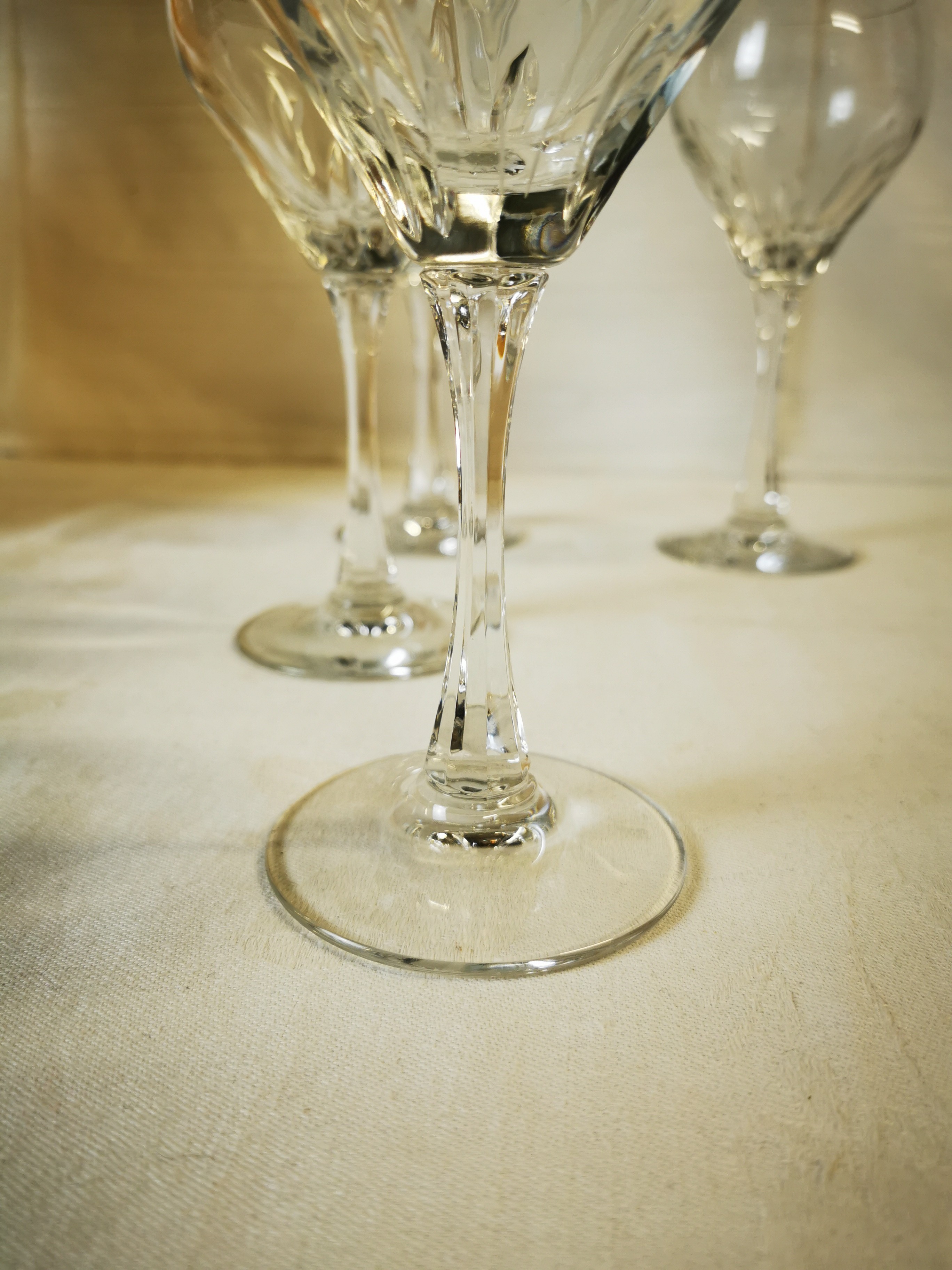 Voir photo 5 de Lot de 4 verres à pied en cristal signés S Lot de 4 verres à pied en cristal signés S Très bon état reconditionné photo 5