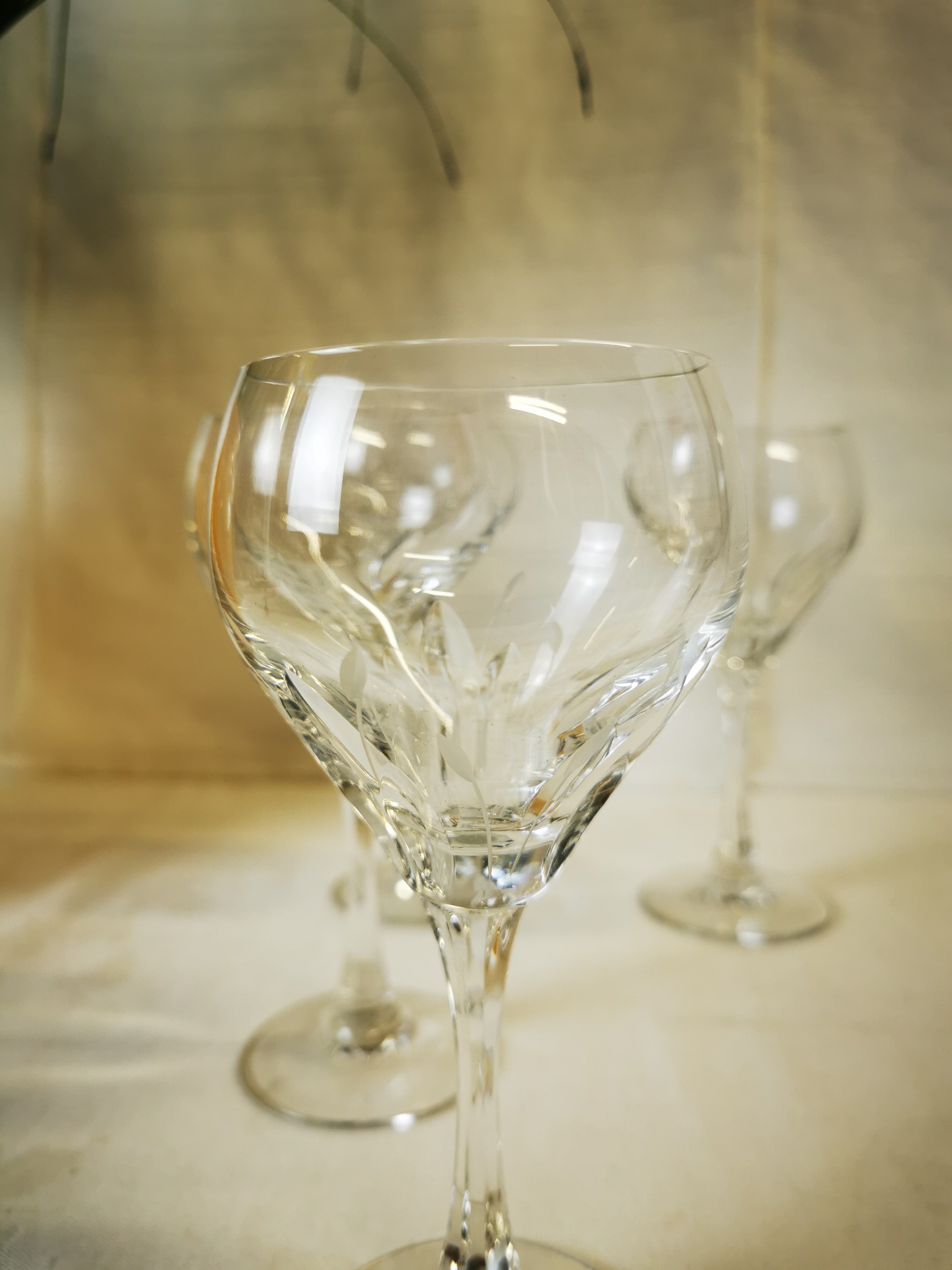 Voir photo 6 de Lot de 4 verres à pied en cristal signés S Lot de 4 verres à pied en cristal signés S Très bon état reconditionné photo 6