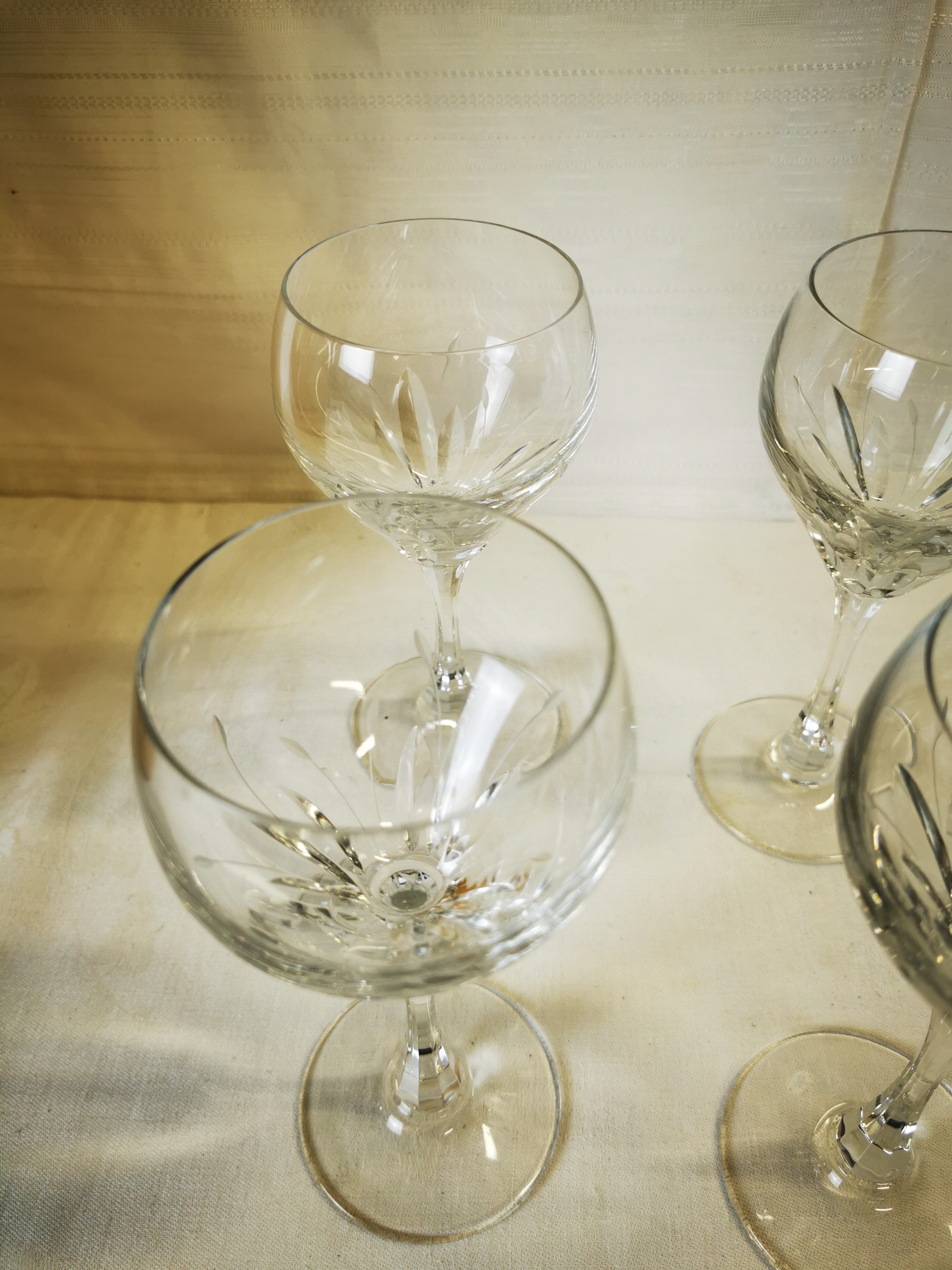 Voir photo 7 de Lot de 4 verres à pied en cristal signés S Lot de 4 verres à pied en cristal signés S Très bon état reconditionné photo 7