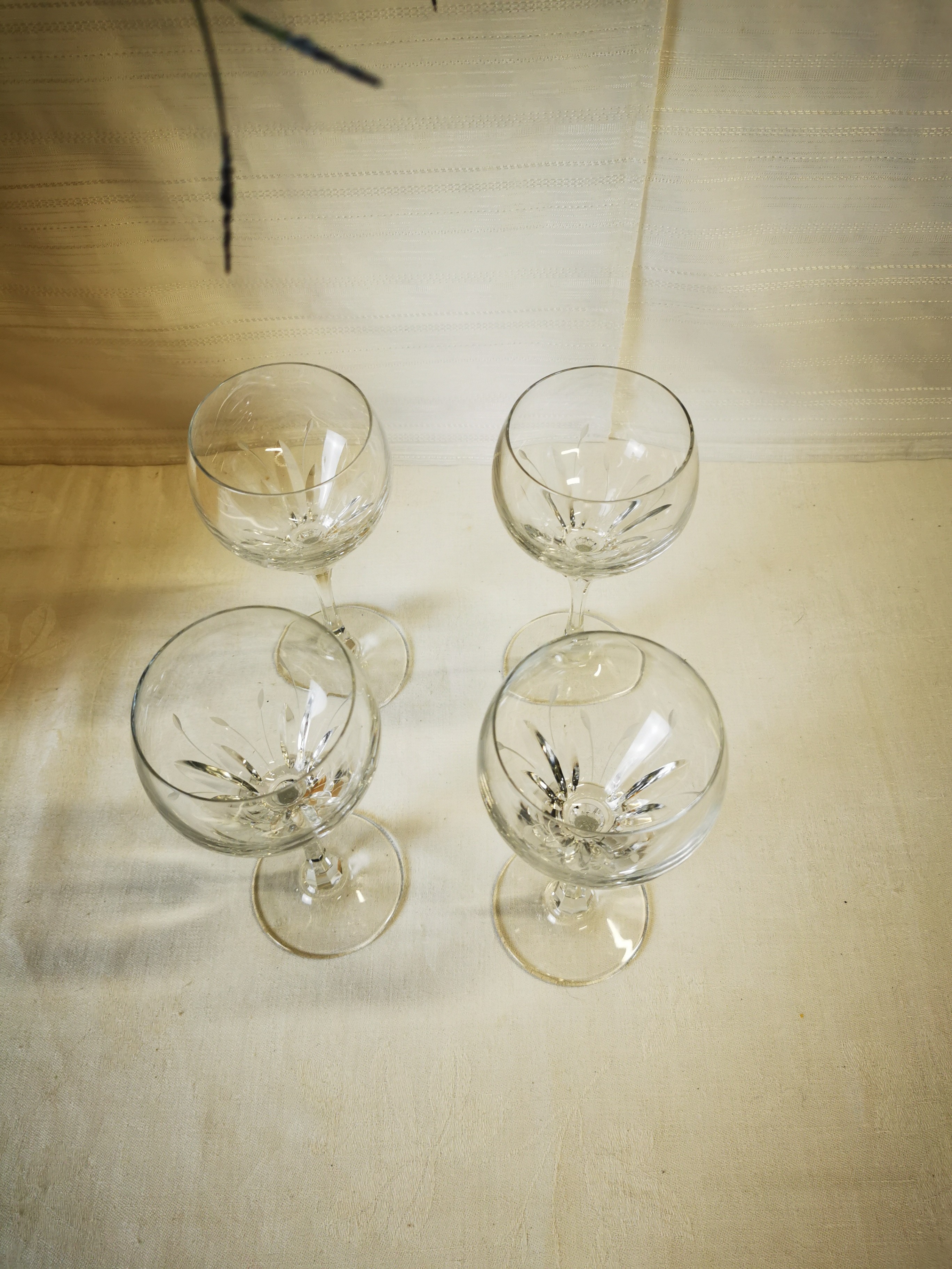 Voir photo 9 de Lot de 4 verres à pied en cristal signés S Lot de 4 verres à pied en cristal signés S Très bon état reconditionné photo 9