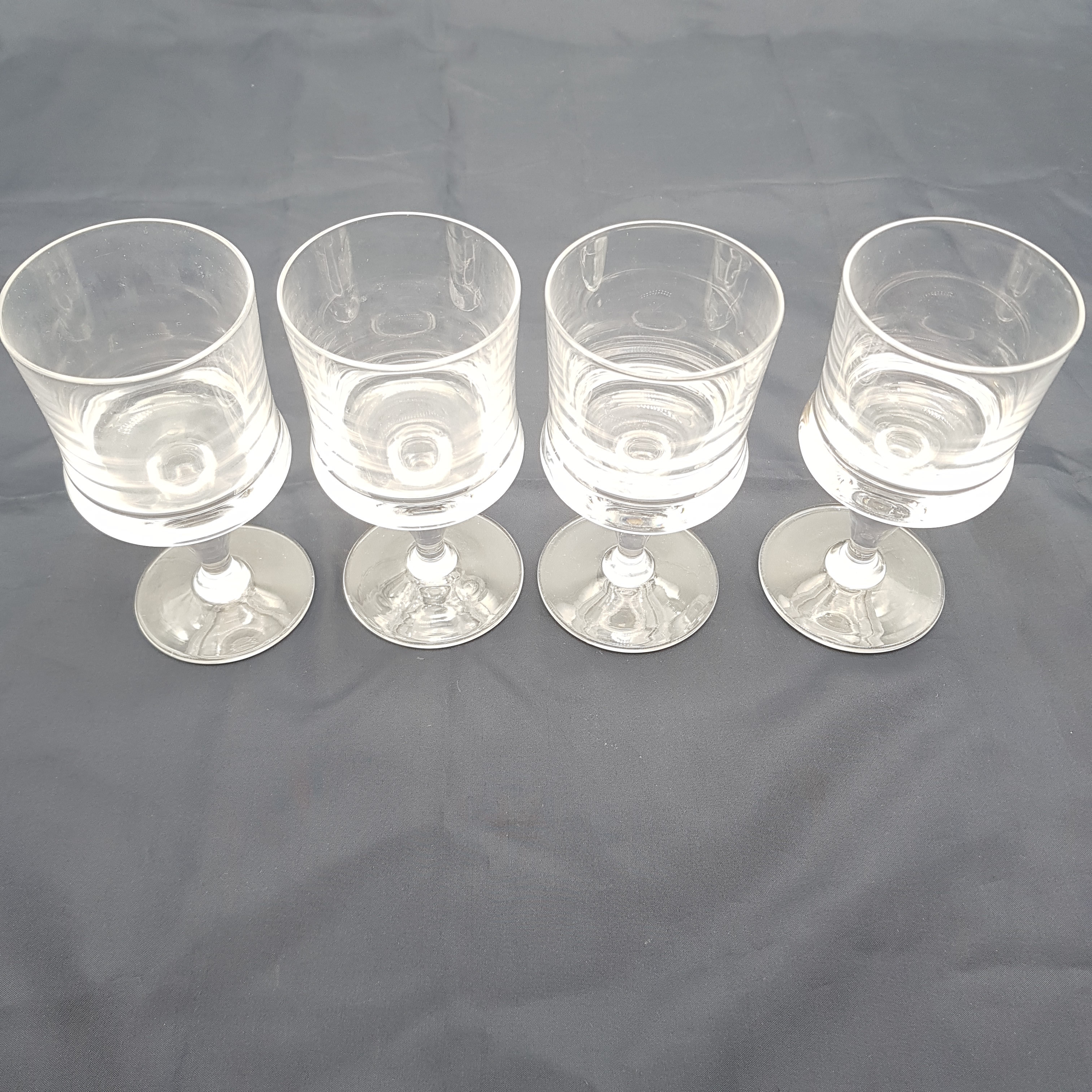 Voir photo 2 de Lot de 4 verres à pied Lot de 4 verres à pied Bon état reconditionné photo 2