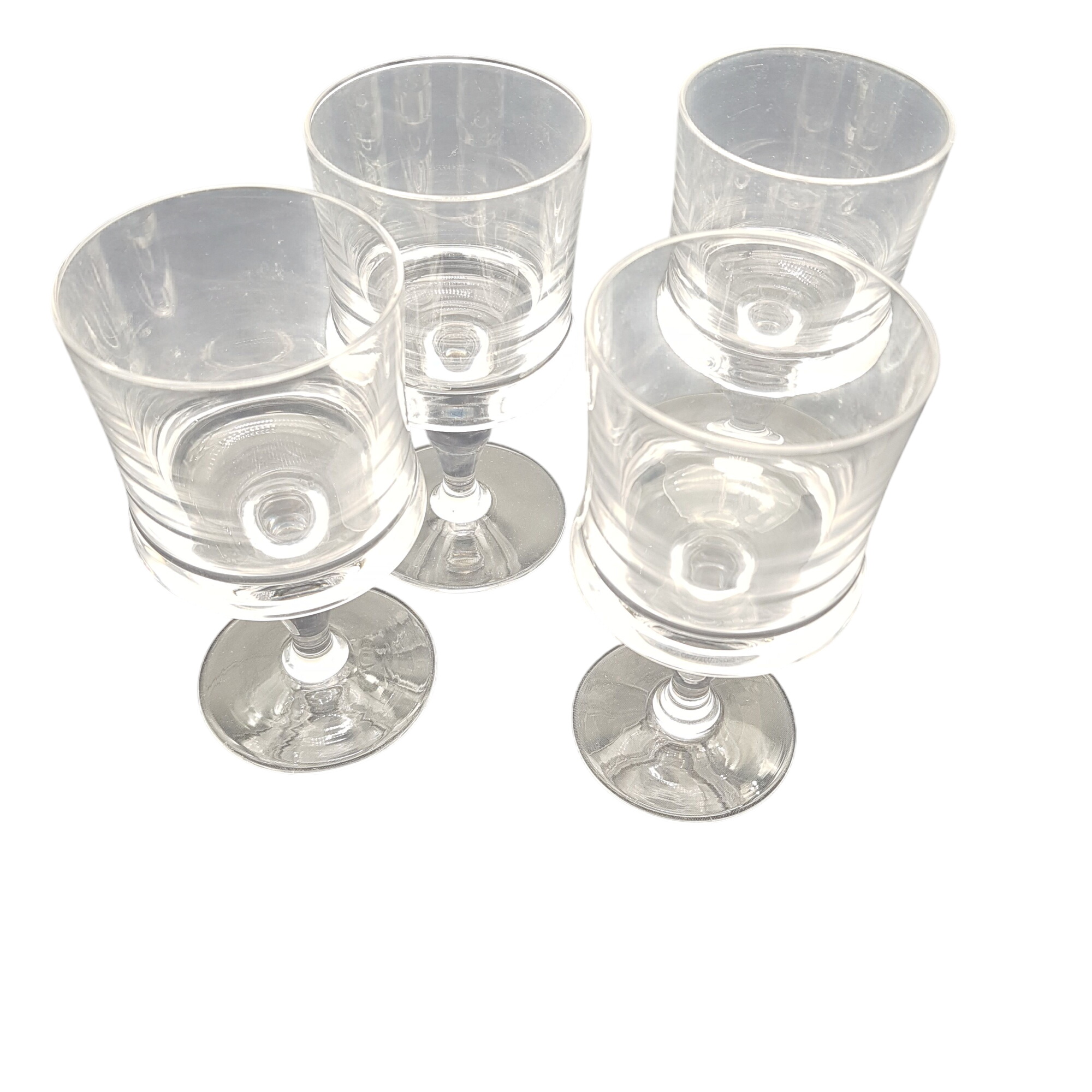 Acheter Lot de 4 verres à pied Bon état - 10,00 € Lot de 4 verres à pied Bon état reconditionné disponible sur Label Emmaüs