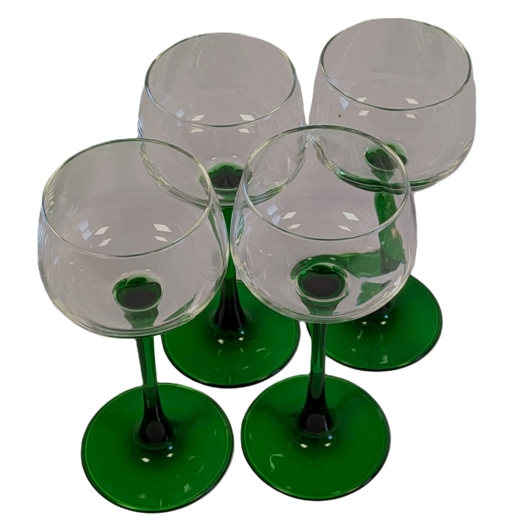 Acheter Lot de 4 verres à vin d’Alsace - Luminarc France - Pied vert. Parfait état - 16,80 € Lot de 4 verres à vin d’Alsace - Luminarc France - Pied vert. Parfait état reconditionné disponible sur Label Emmaüs