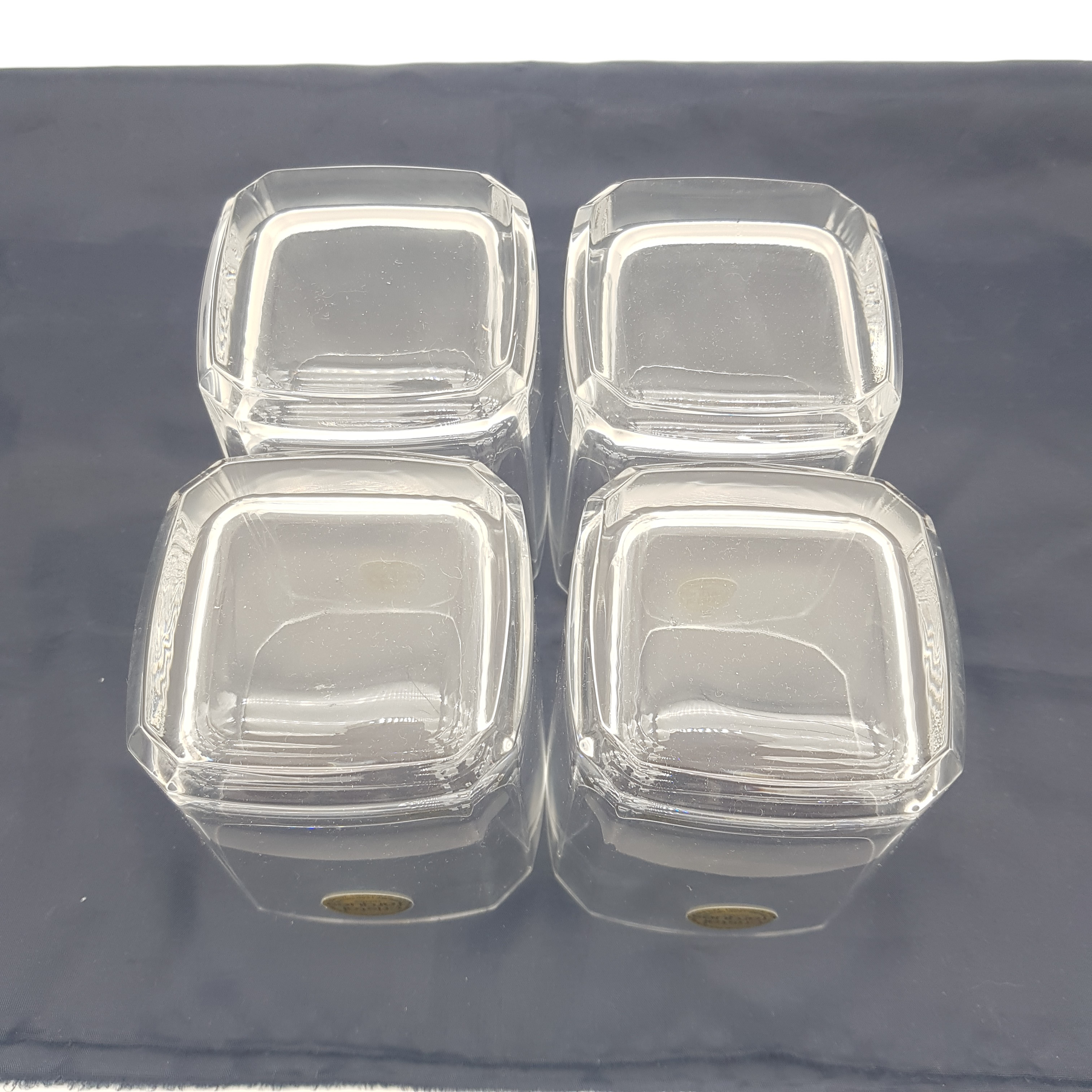 Voir photo 4 de Lot de 4 verres a whisky en cristal d'arques Lot de 4 verres a whisky en cristal d'arques Bon état reconditionné photo 4